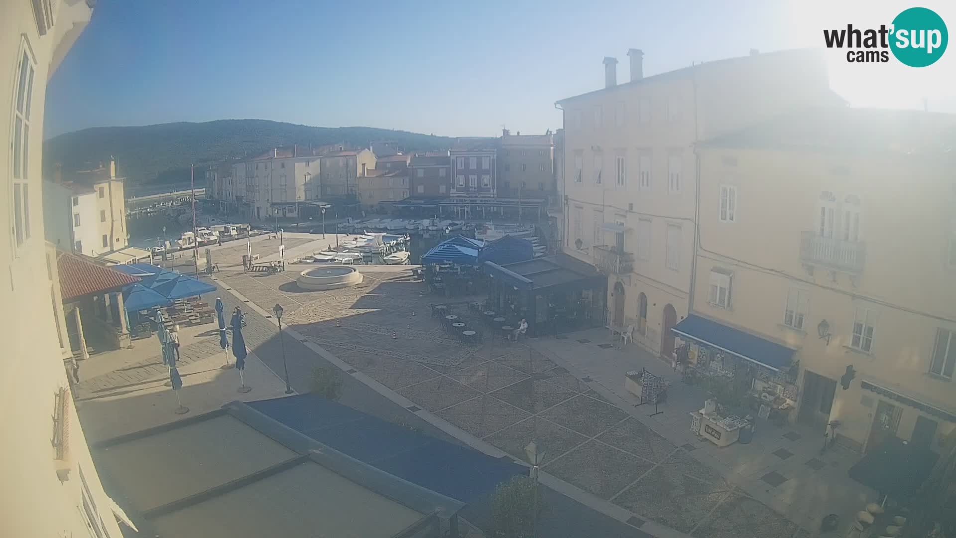 Cámara en vivo ciudad de Cres – plaza principal y “mandrač” – isla de Cres – Croacia