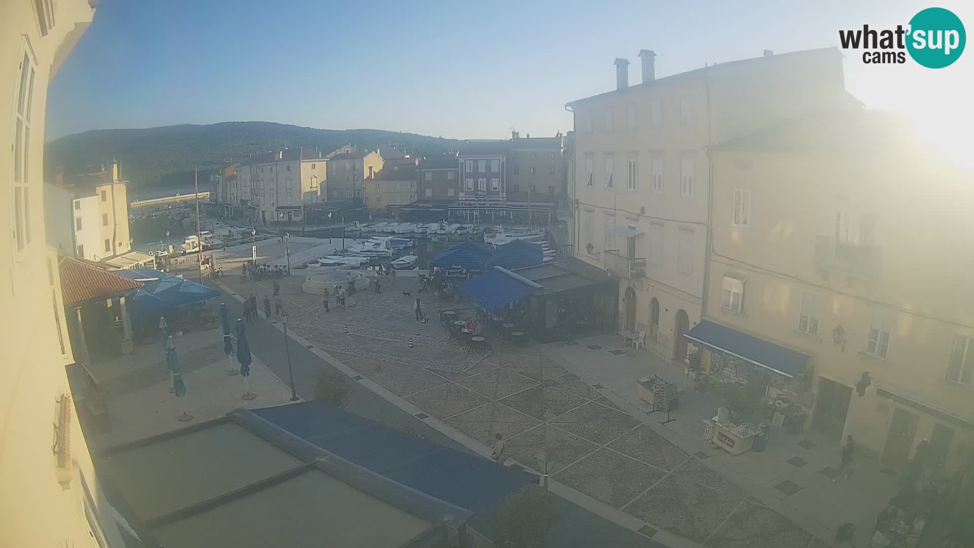 Cámara en vivo ciudad de Cres – plaza principal y “mandrač” – isla de Cres – Croacia