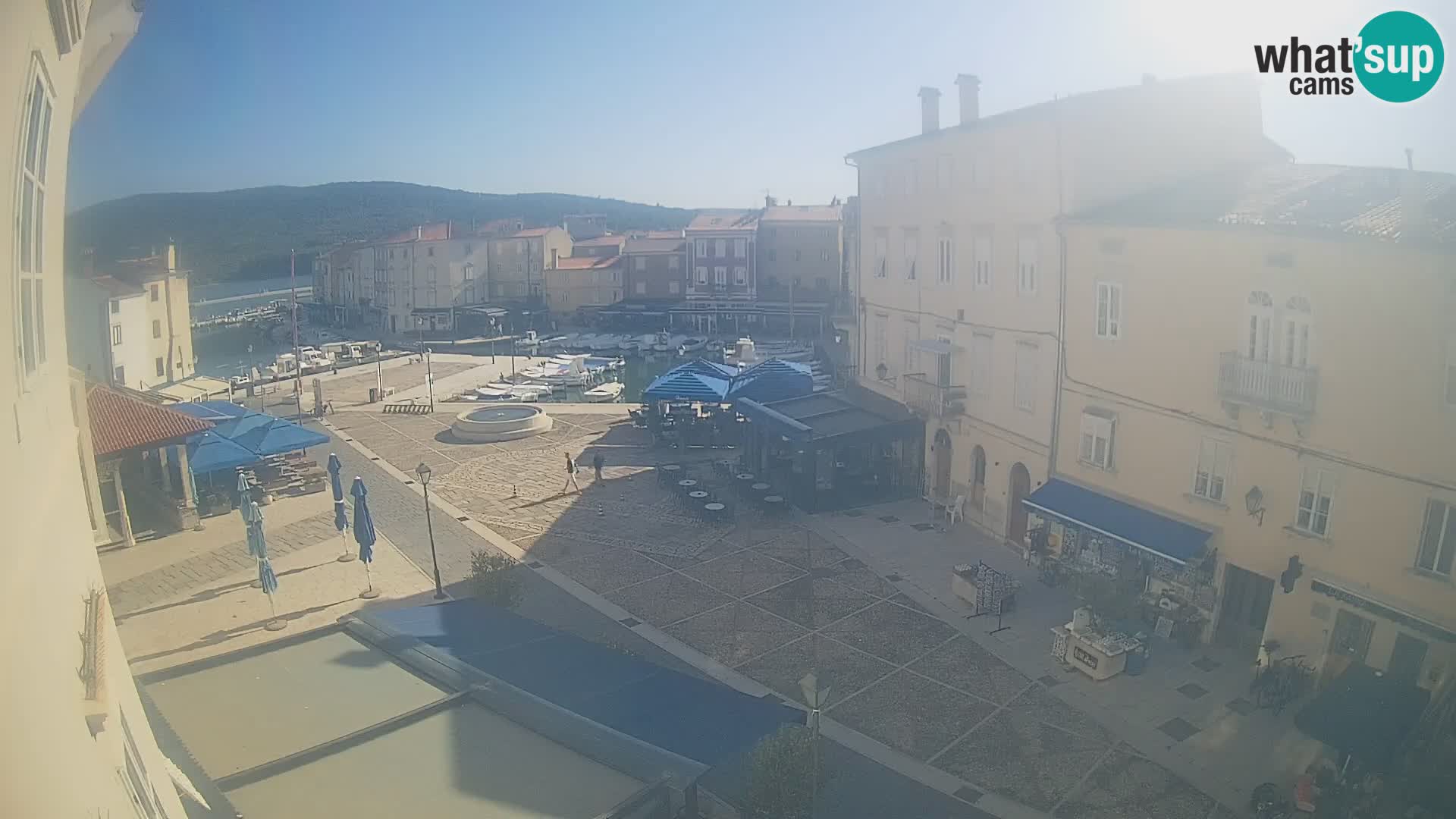 LIVE cam Cres Stadt – Hauptplatz und “mandrač” – Cres Insel – Kroatien
