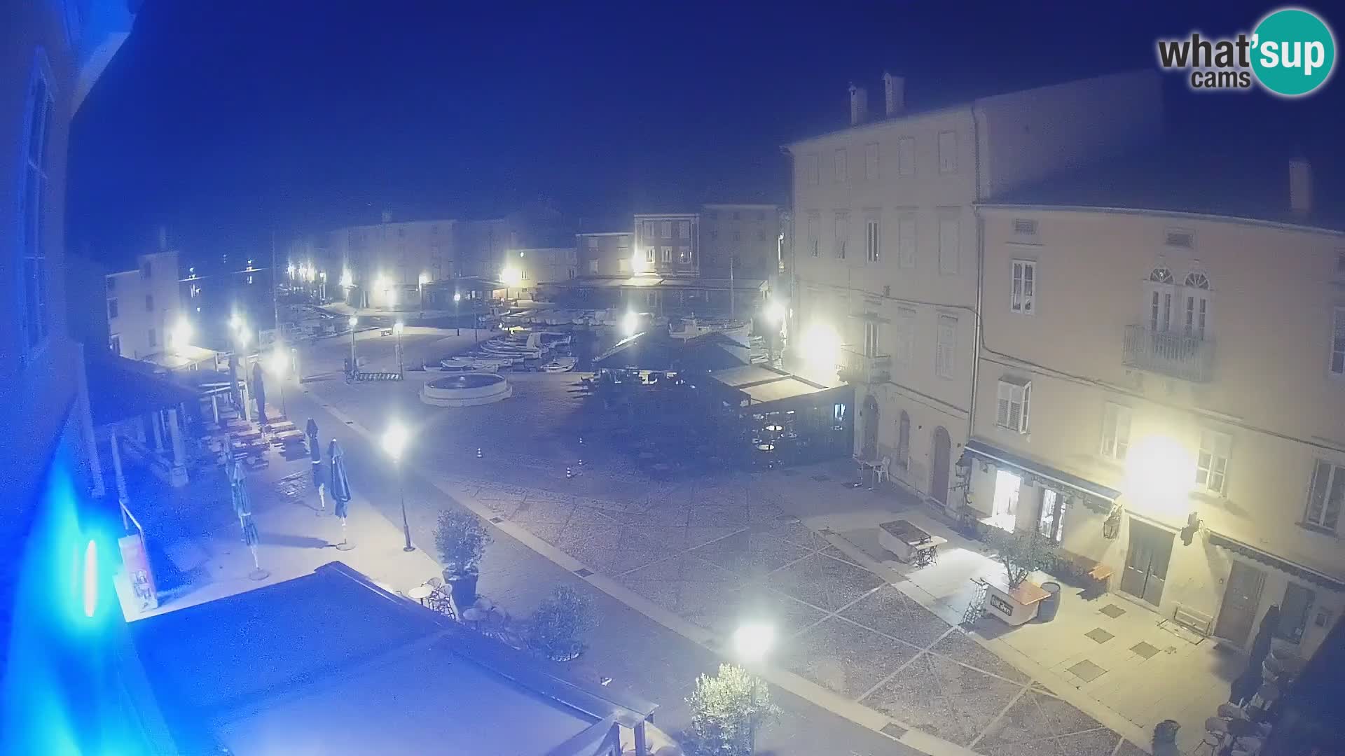 Kamera v ŽIVO Cres mesto – glavni trg in “mandrač” – otok Cres – Hrvaška