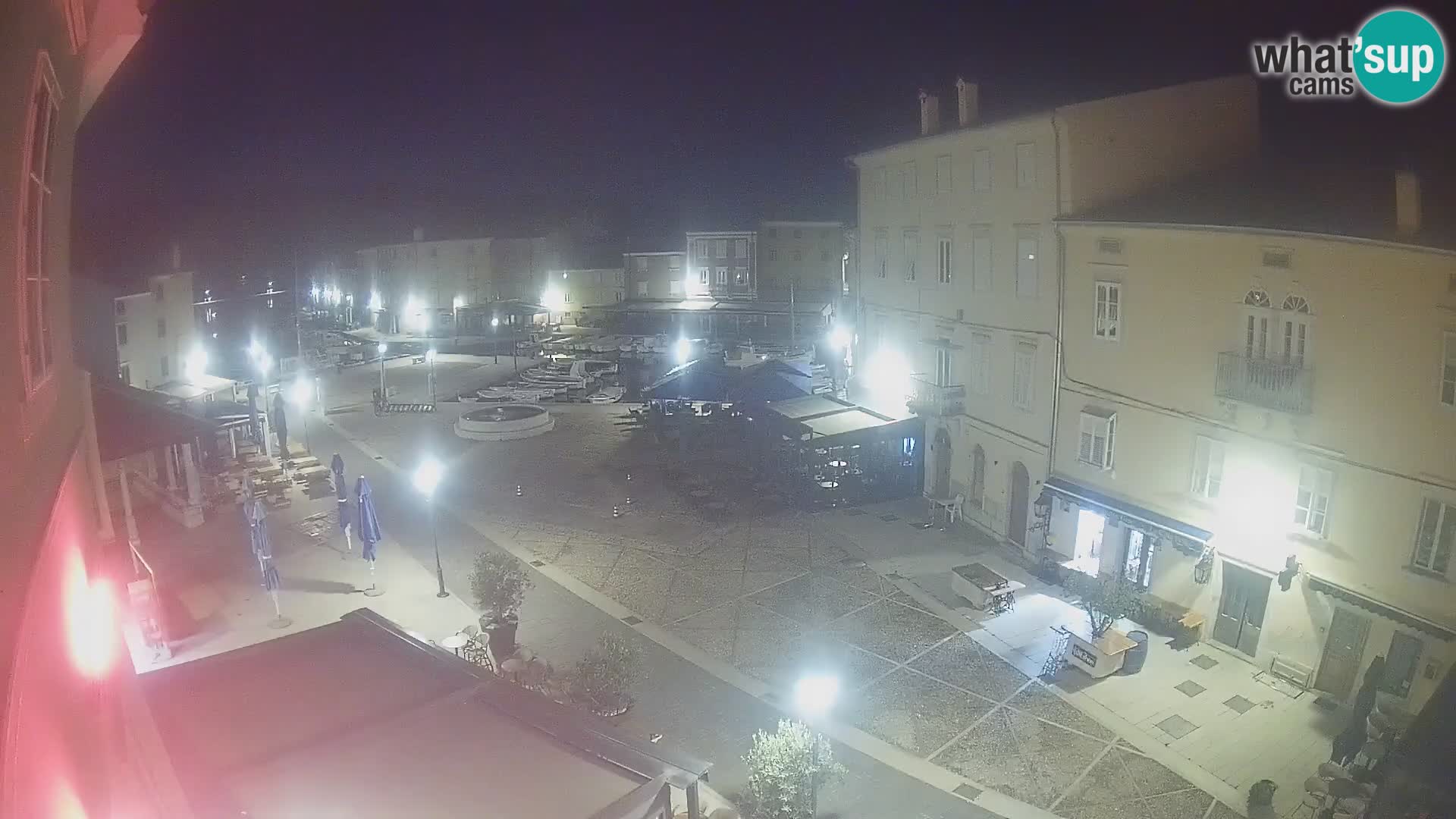 Web kamera Grad Cres – glavni trg i “mandrač” – otok Cres