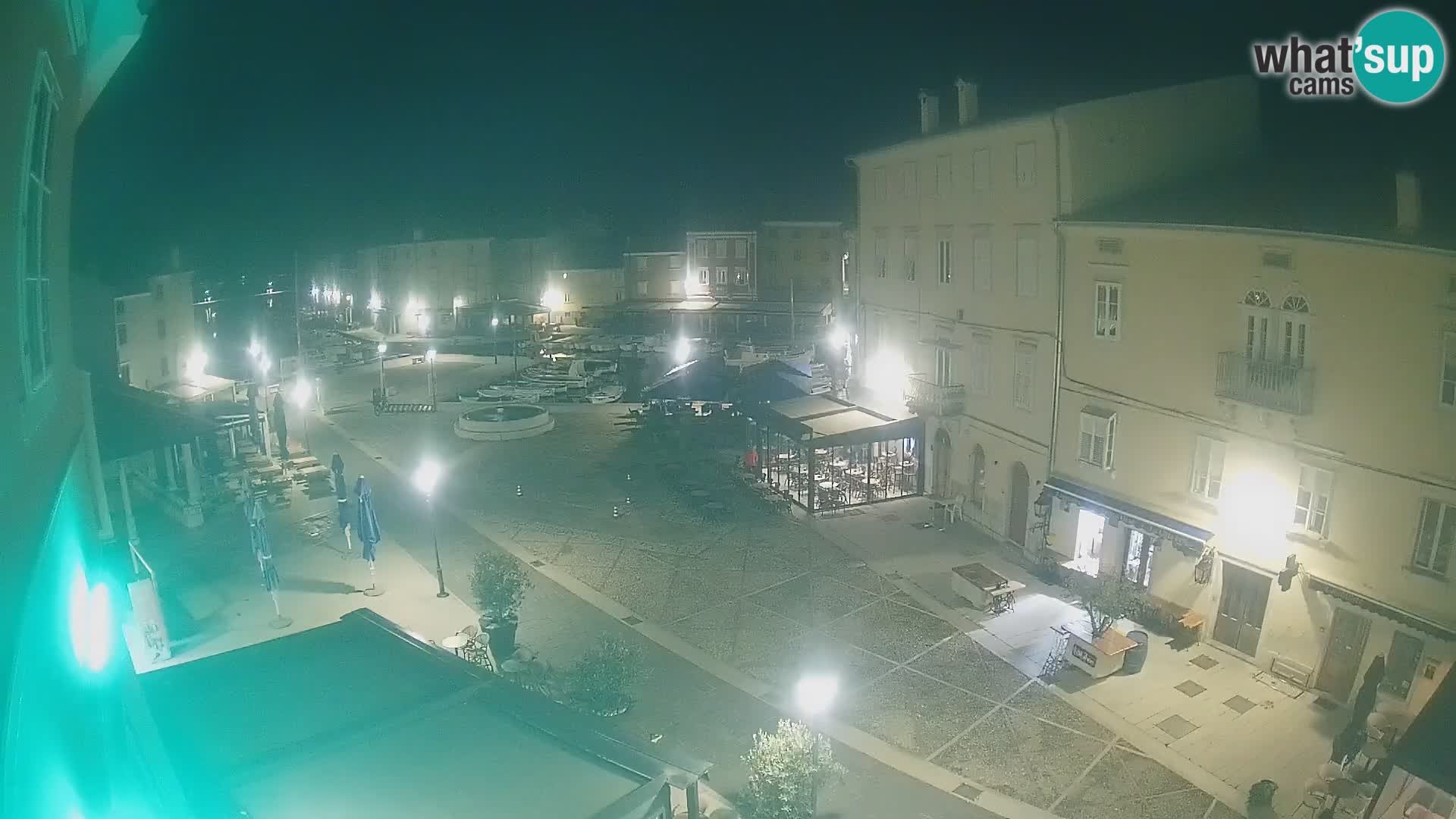 Kamera v ŽIVO Cres mesto – glavni trg in “mandrač” – otok Cres – Hrvaška