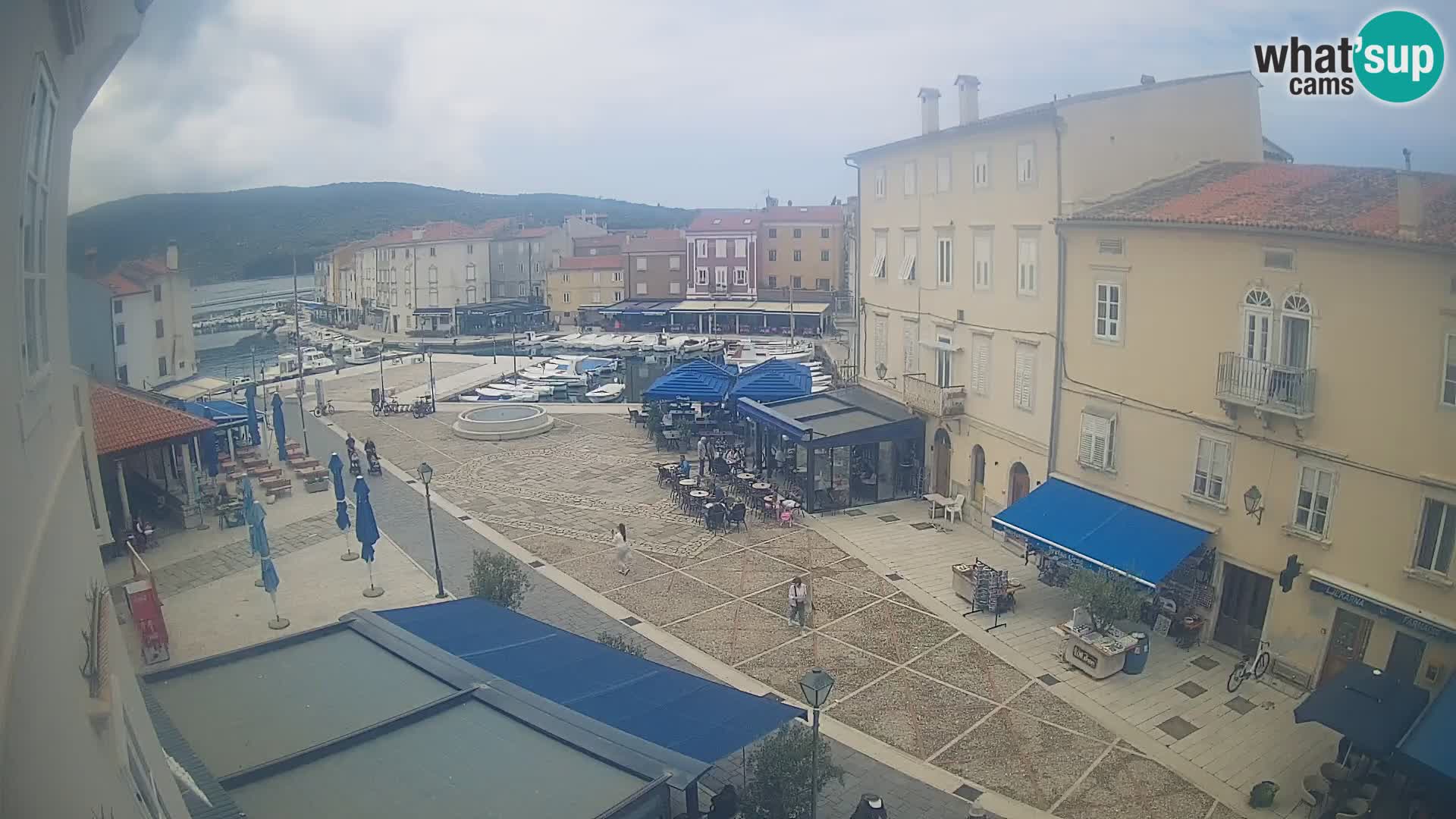 Cámara en vivo ciudad de Cres – plaza principal y “mandrač” – isla de Cres – Croacia