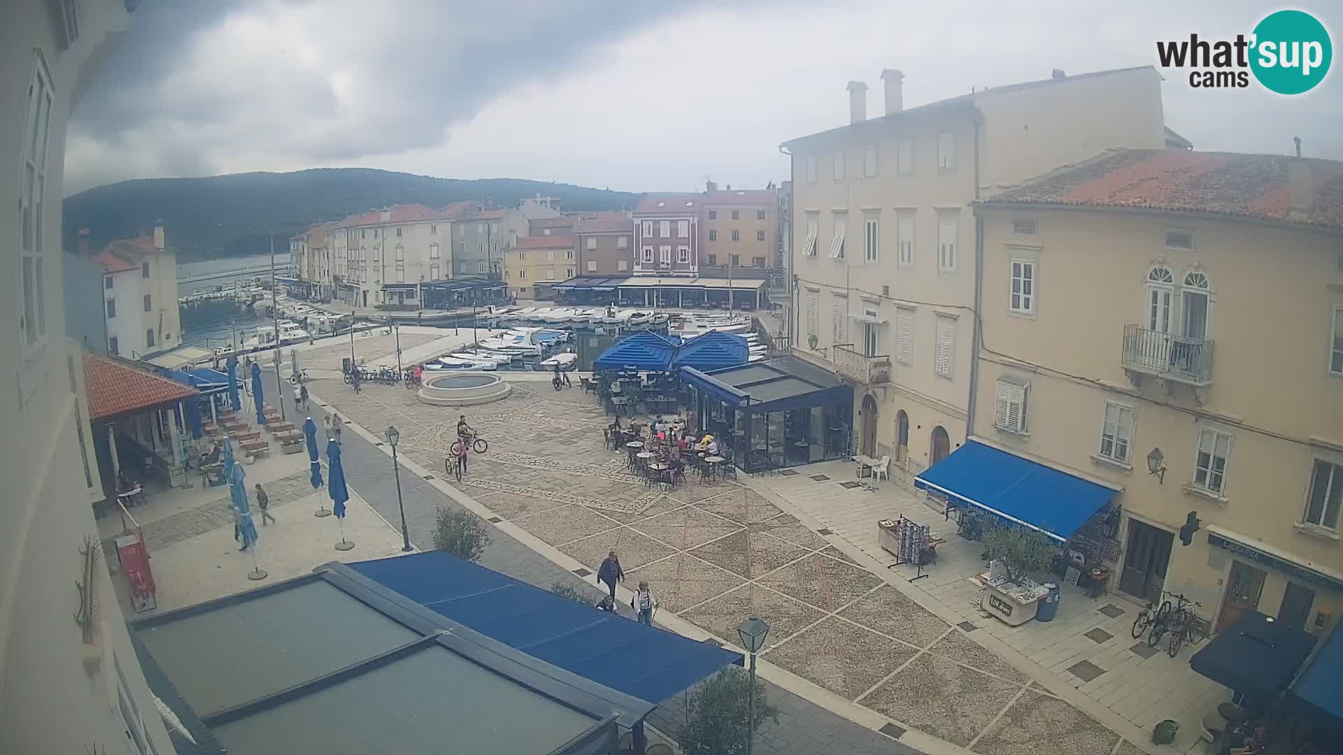 LIVE cam Cres Stadt – Hauptplatz und “mandrač” – Cres Insel – Kroatien