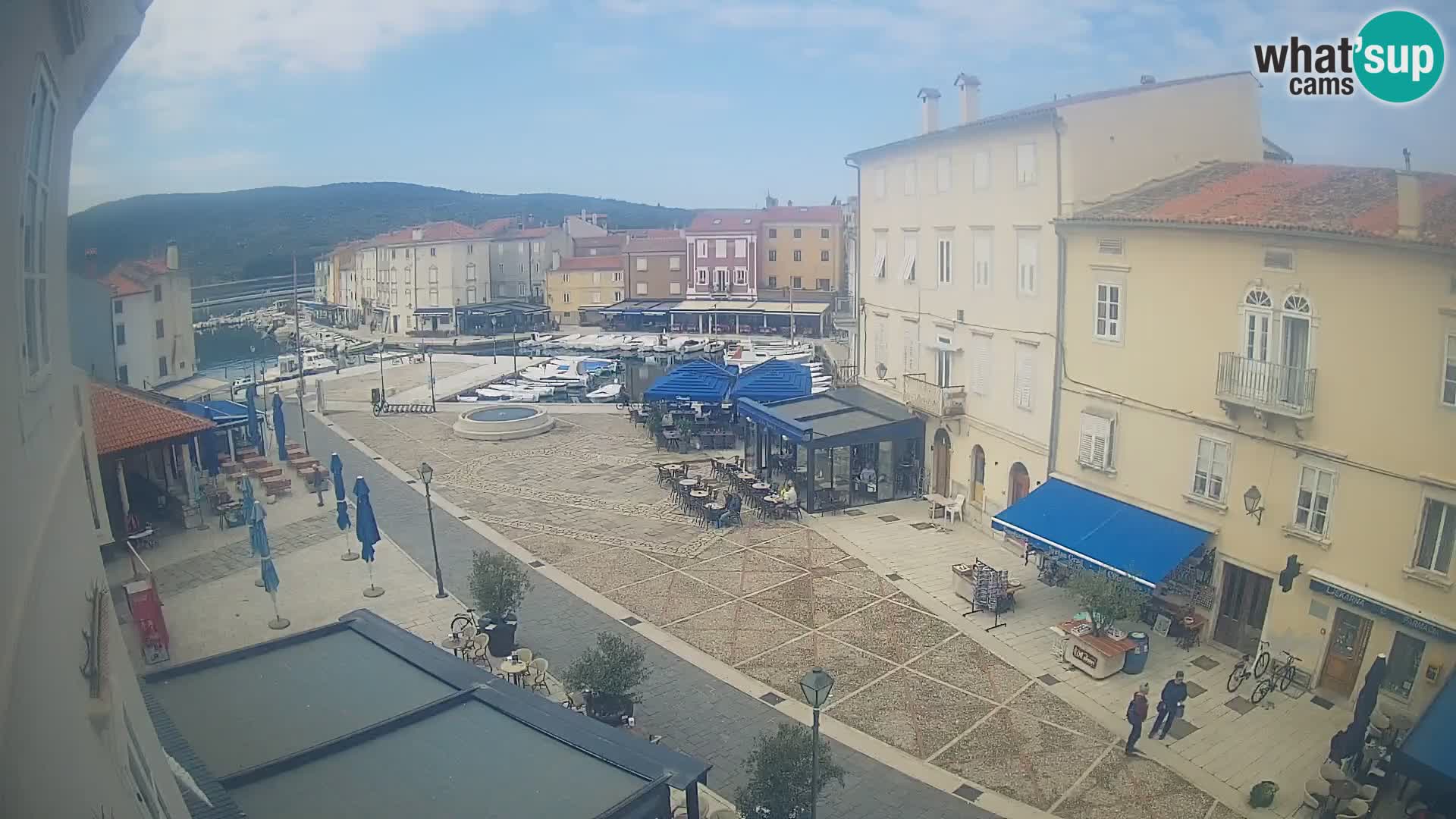 Kamera v ŽIVO Cres mesto – glavni trg in “mandrač” – otok Cres – Hrvaška
