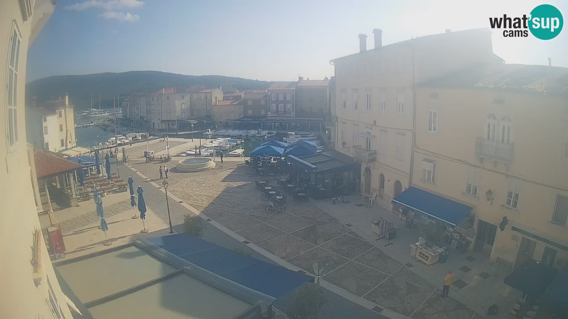 Kamera v ŽIVO Cres mesto – glavni trg in “mandrač” – otok Cres – Hrvaška