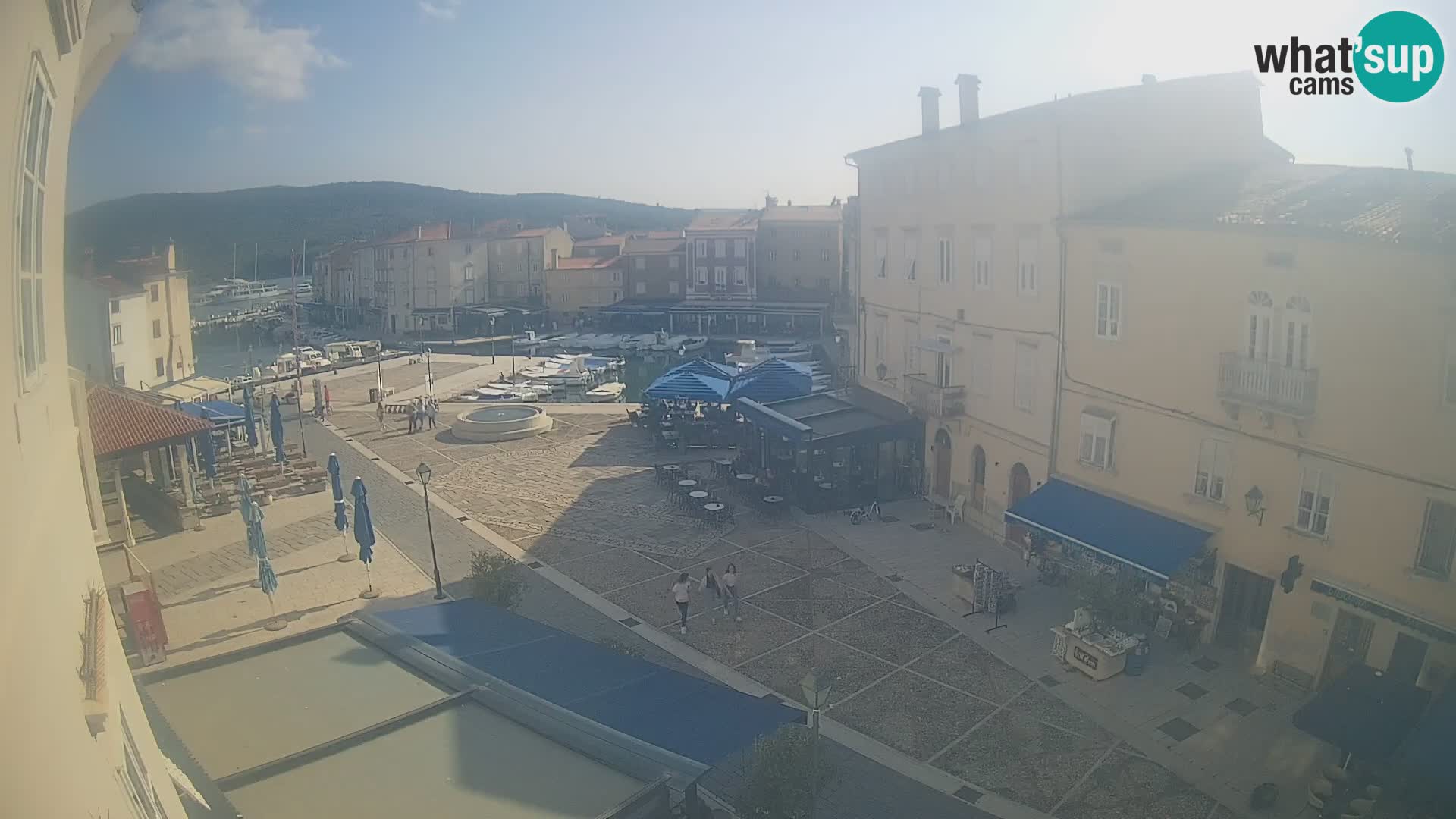 LIVE cam Cres città – piazza principale e “mandrač” – isola di Cherso – Croazia