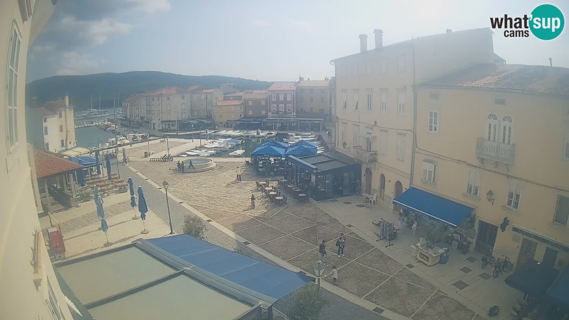 Cámara en vivo ciudad de Cres – plaza principal y “mandrač” – isla de Cres – Croacia