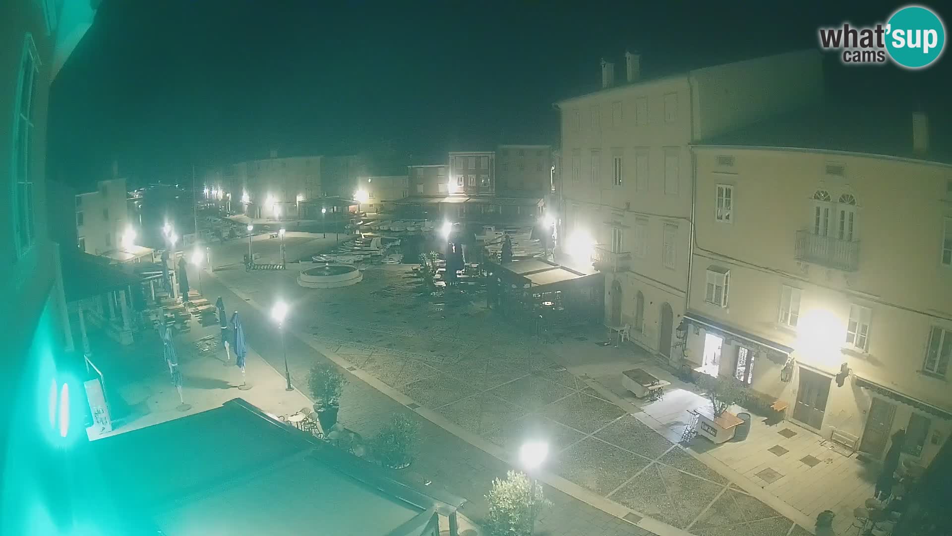 Kamera v ŽIVO Cres mesto – glavni trg in “mandrač” – otok Cres – Hrvaška