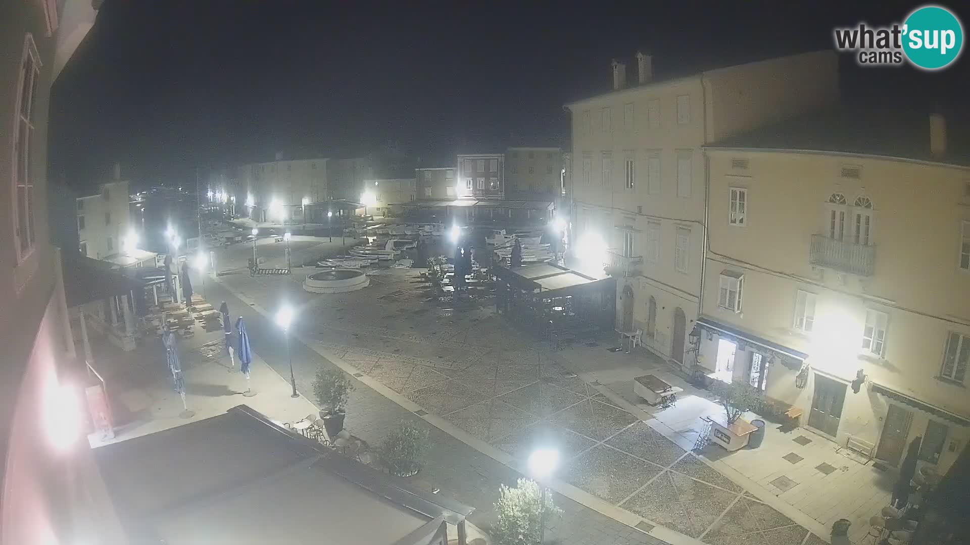 Kamera v ŽIVO Cres mesto – glavni trg in “mandrač” – otok Cres – Hrvaška