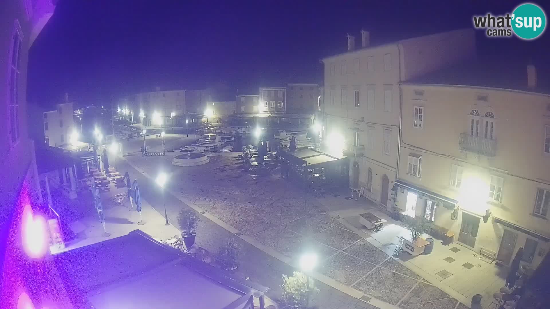 Kamera v ŽIVO Cres mesto – glavni trg in “mandrač” – otok Cres – Hrvaška