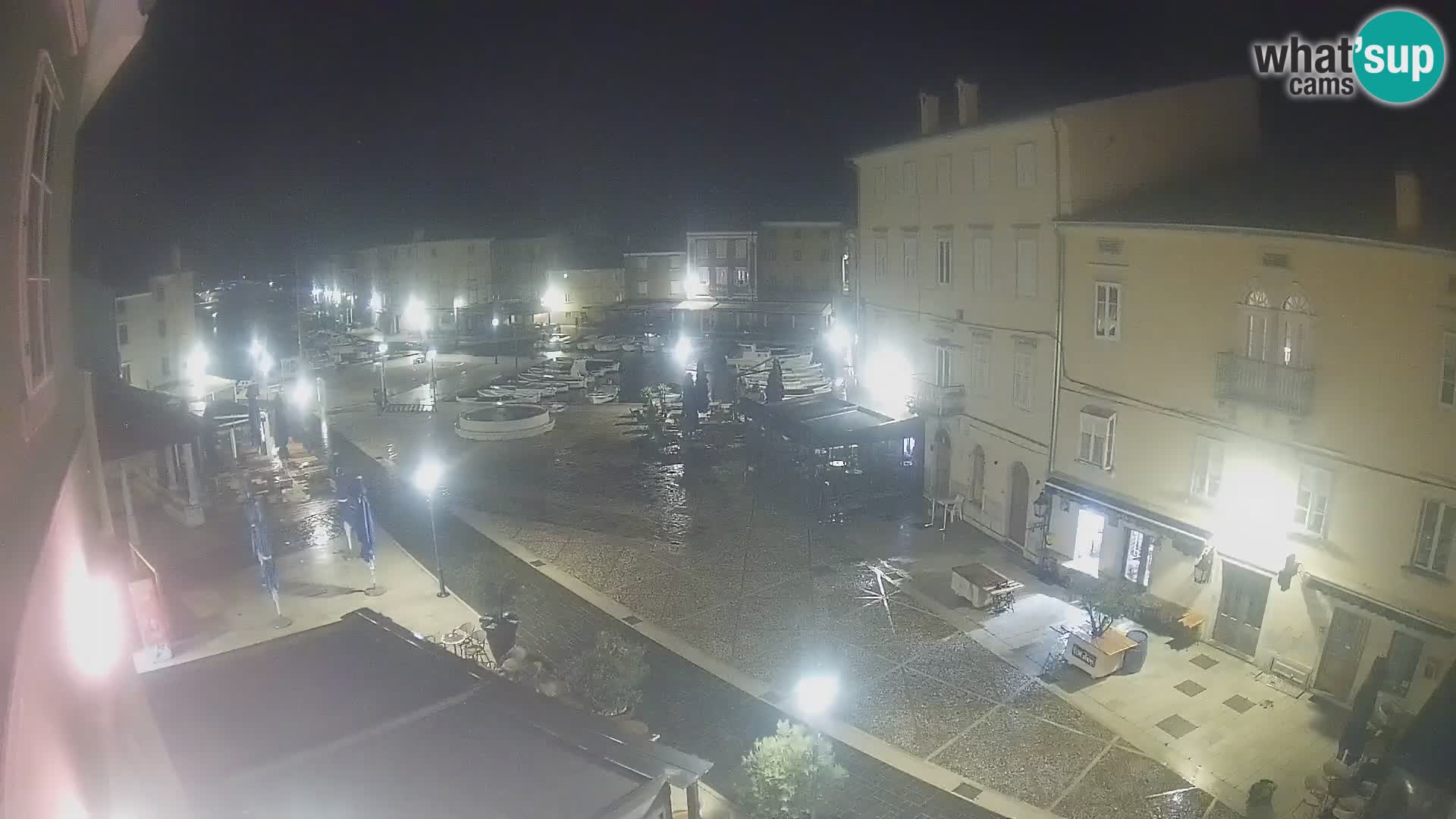 Kamera v ŽIVO Cres mesto – glavni trg in “mandrač” – otok Cres – Hrvaška