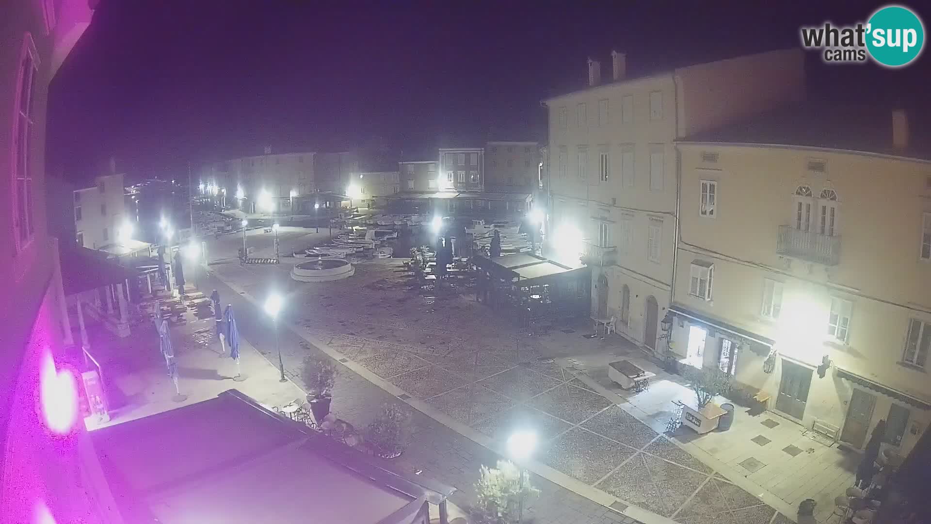 Kamera v ŽIVO Cres mesto – glavni trg in “mandrač” – otok Cres – Hrvaška