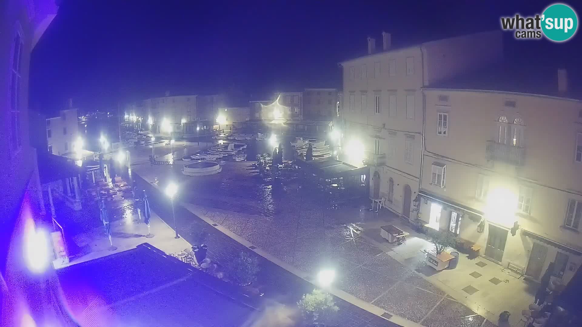 Kamera v ŽIVO Cres mesto – glavni trg in “mandrač” – otok Cres – Hrvaška