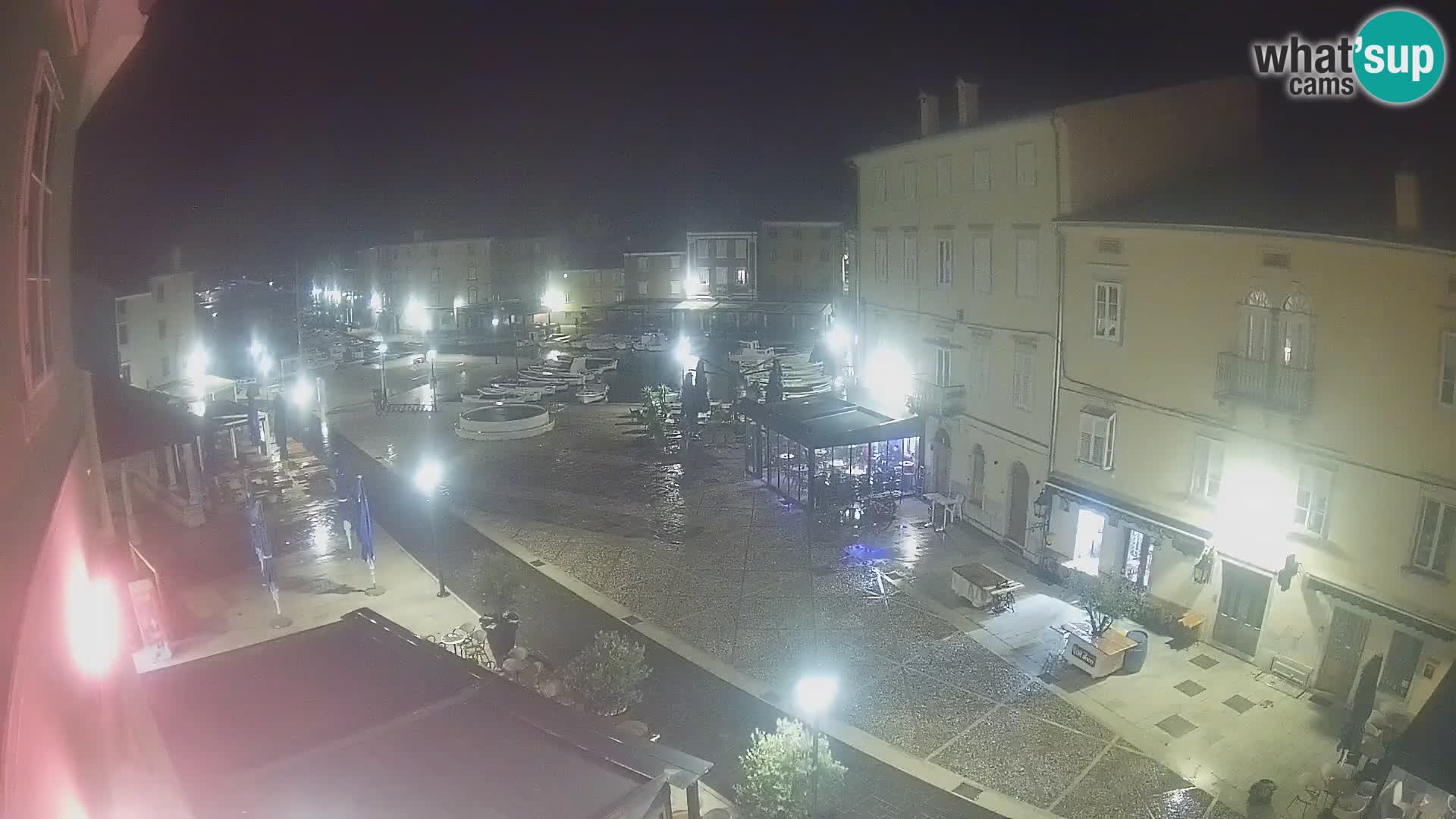 LIVE cam Cres city – place principale et “mandrač” – île de Cres – Croatie