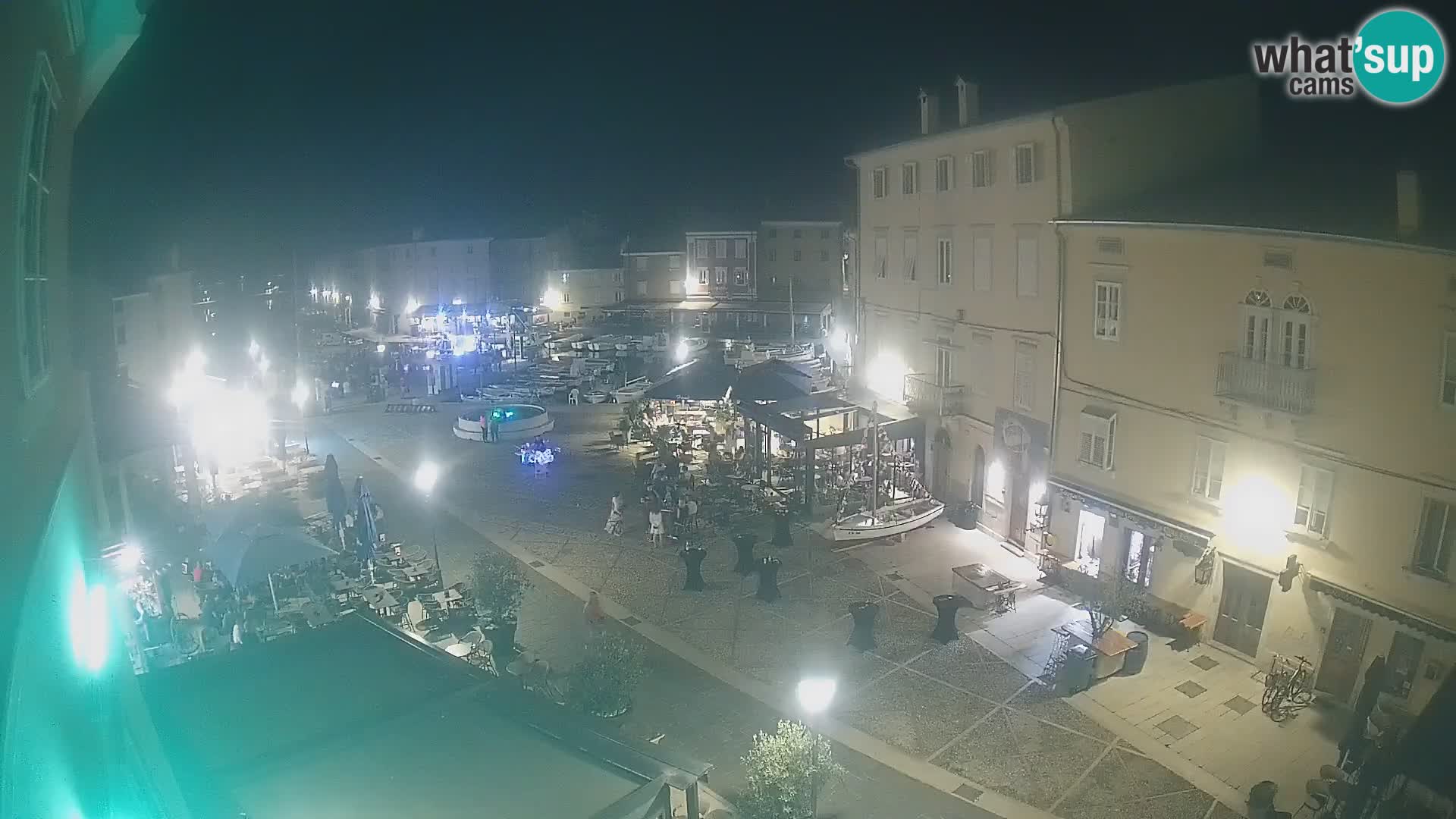 Cámara en vivo ciudad de Cres – plaza principal y “mandrač” – isla de Cres – Croacia