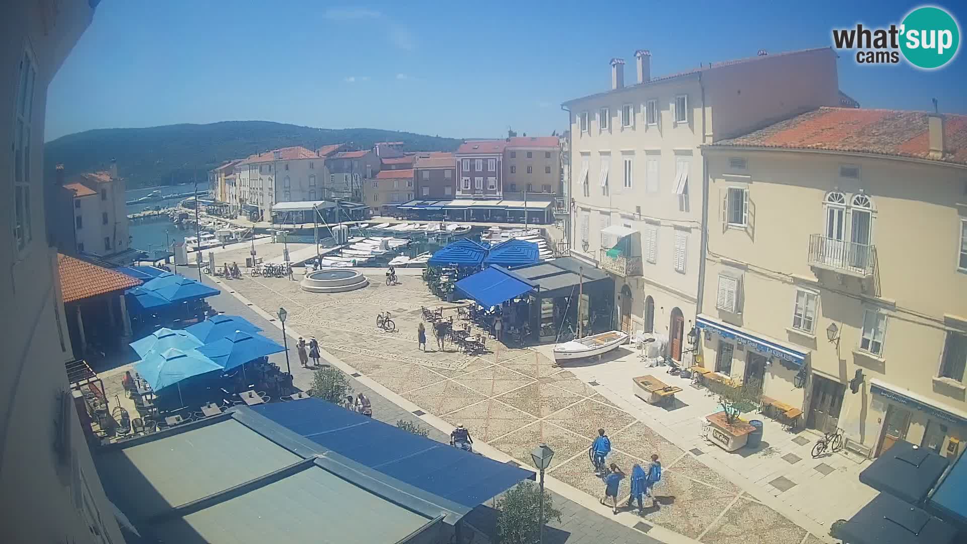 Kamera v ŽIVO Cres mesto – glavni trg in “mandrač” – otok Cres – Hrvaška
