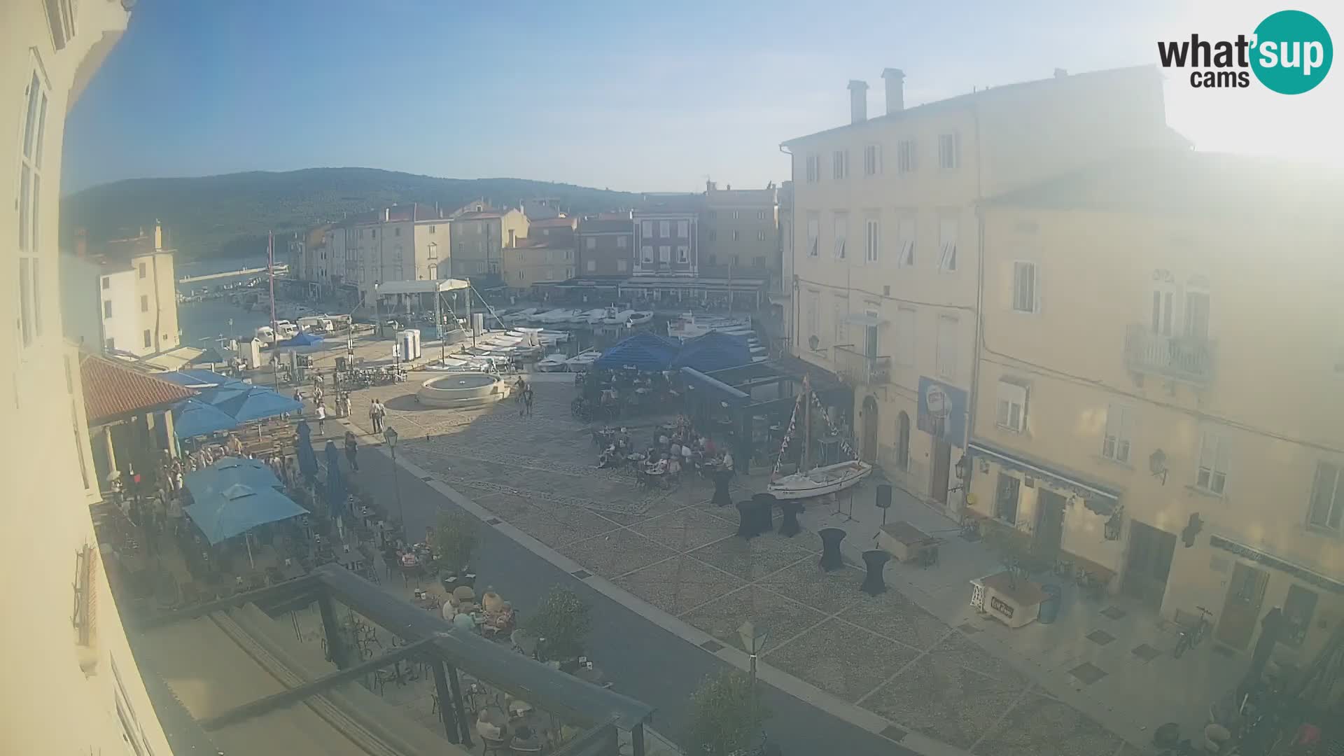 LIVE cam Cres city – place principale et “mandrač” – île de Cres – Croatie