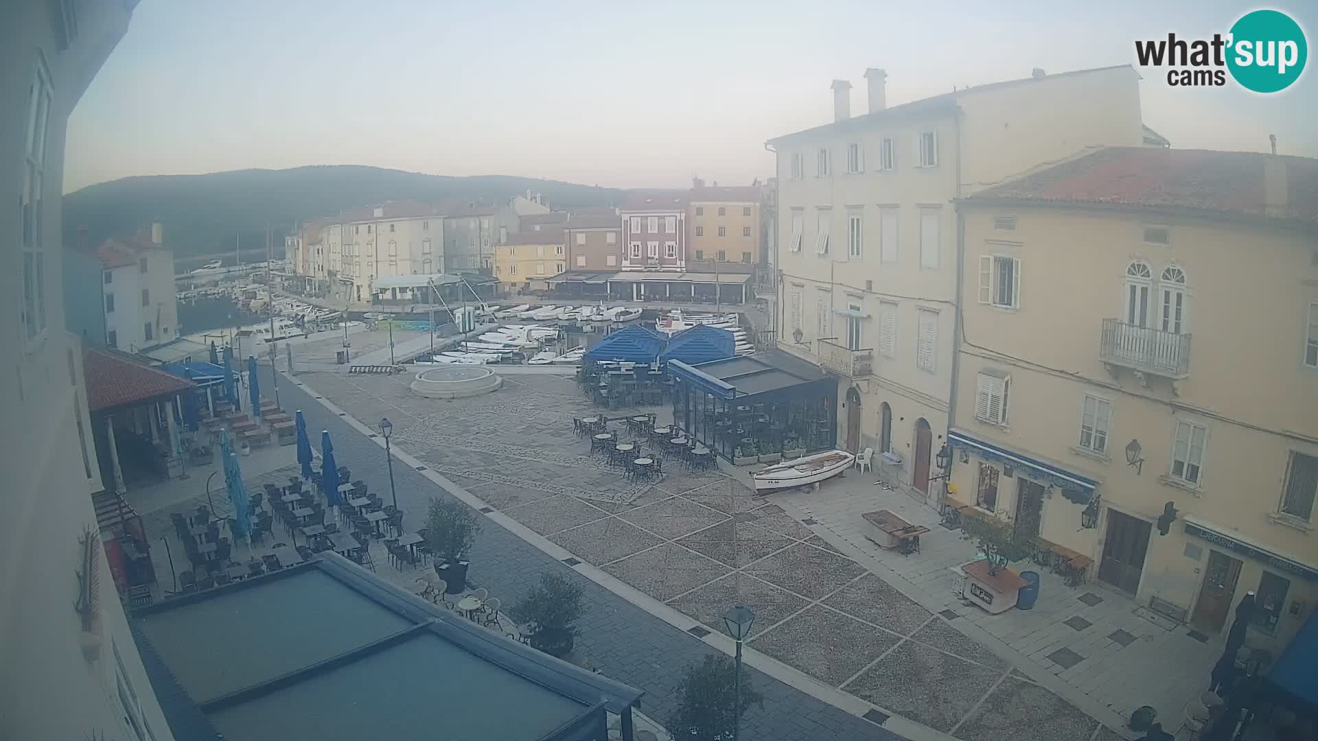 LIVE cam Cres città – piazza principale e “mandrač” – isola di Cherso – Croazia