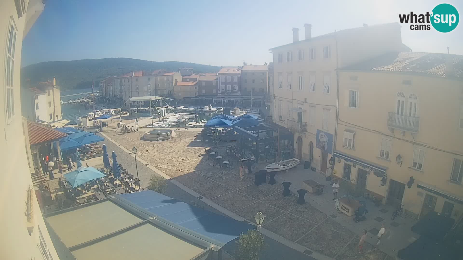 Kamera v ŽIVO Cres mesto – glavni trg in “mandrač” – otok Cres – Hrvaška