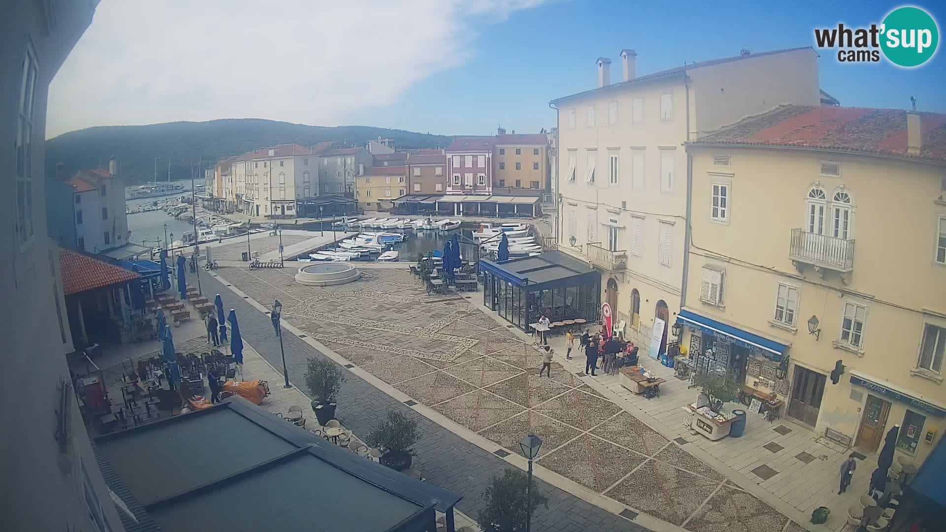 LIVE cam Cres città – piazza principale e “mandrač” – isola di Cherso – Croazia
