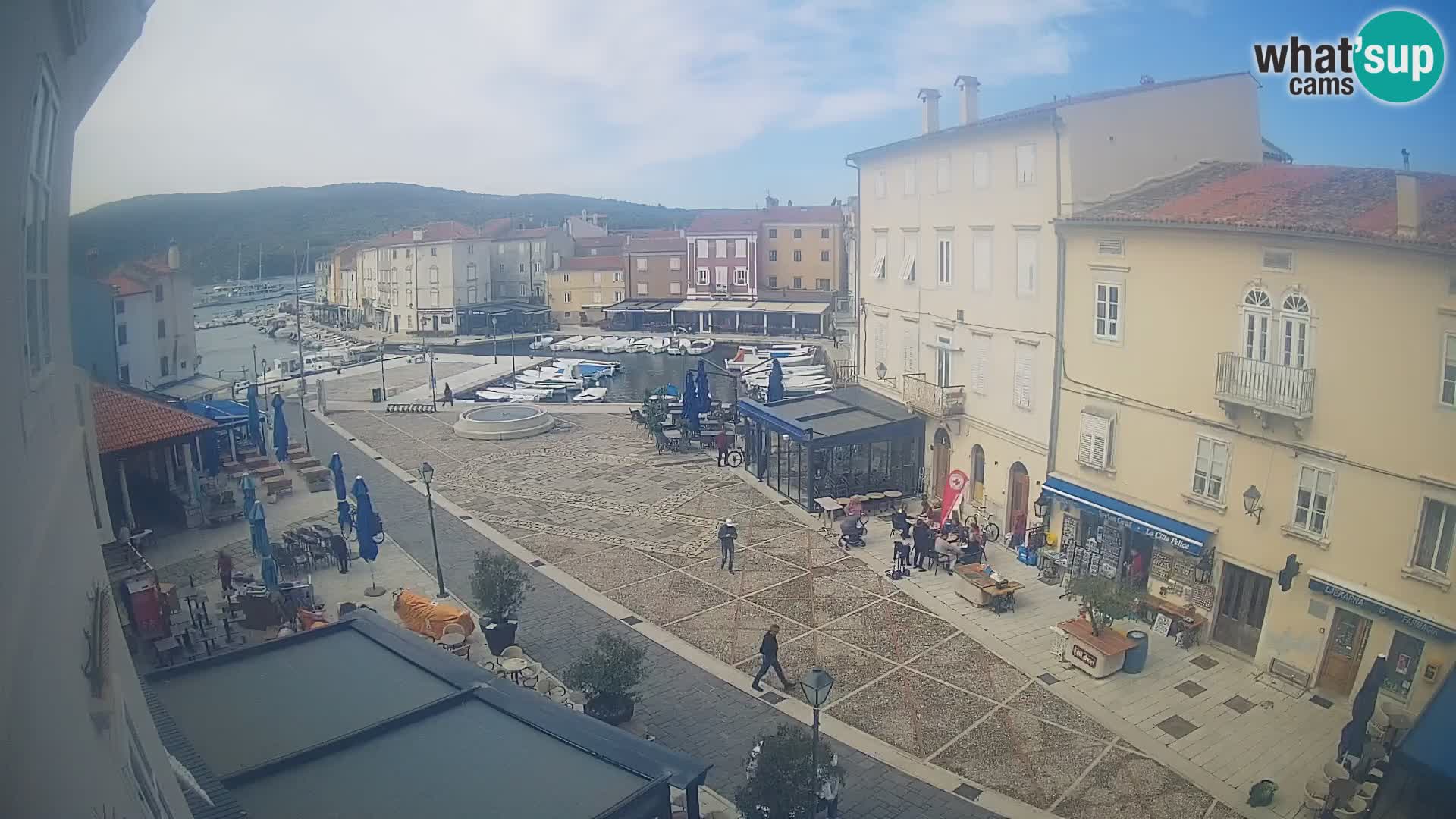 LIVE cam Cres città – piazza principale e “mandrač” – isola di Cherso – Croazia