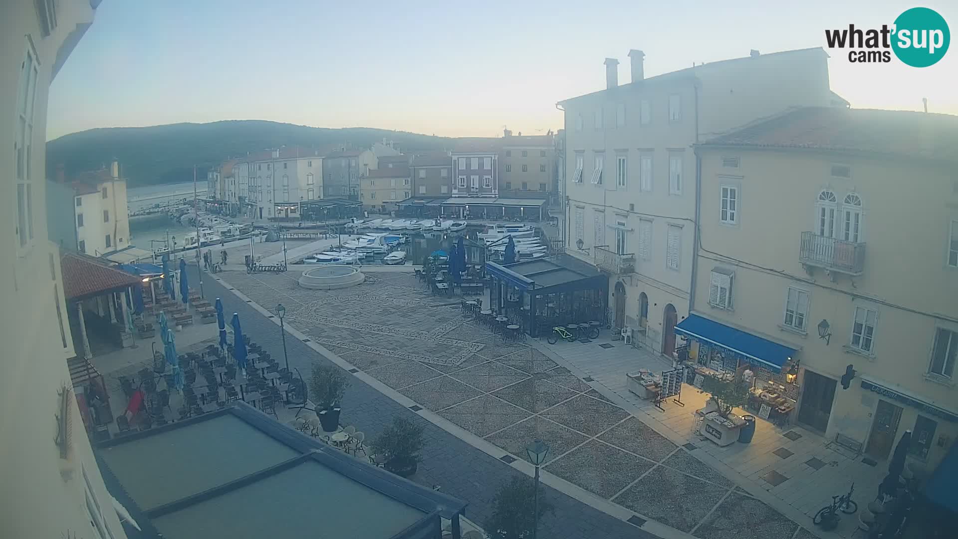 LIVE cam Cres città – piazza principale e “mandrač” – isola di Cherso – Croazia