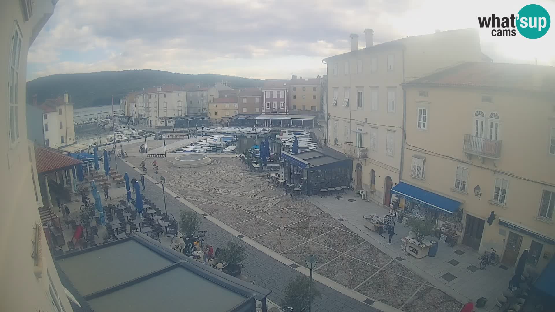 LIVE cam Cres city – main square and “mandrač” – Cres island – Croatia