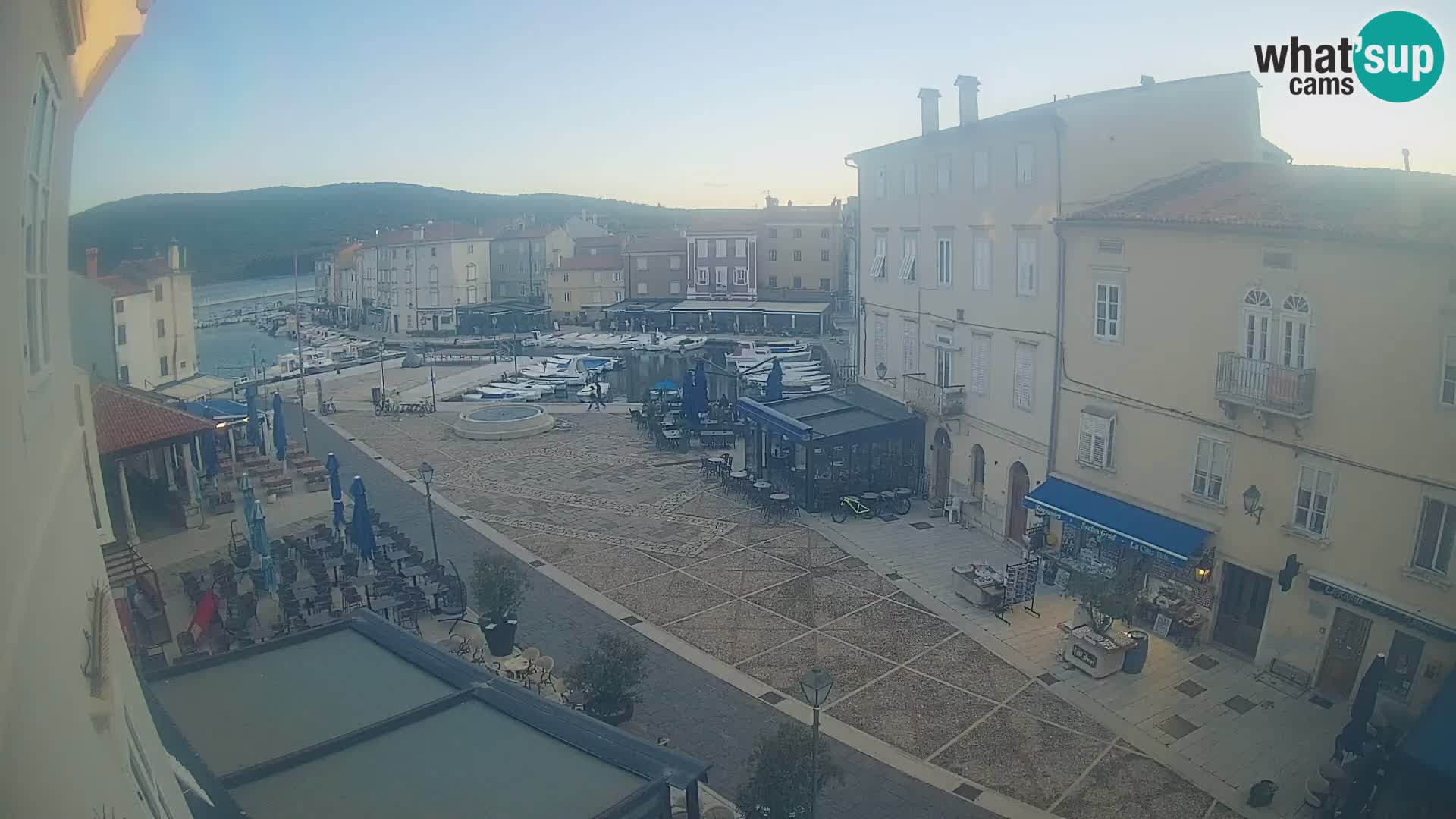 LIVE cam Cres Stadt – Hauptplatz und “mandrač” – Cres Insel – Kroatien