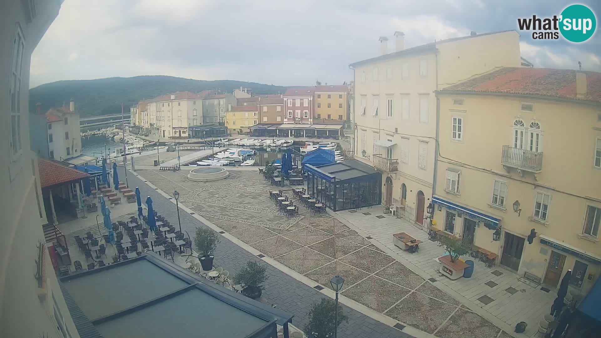 LIVE cam Cres city – main square and “mandrač” – Cres island – Croatia