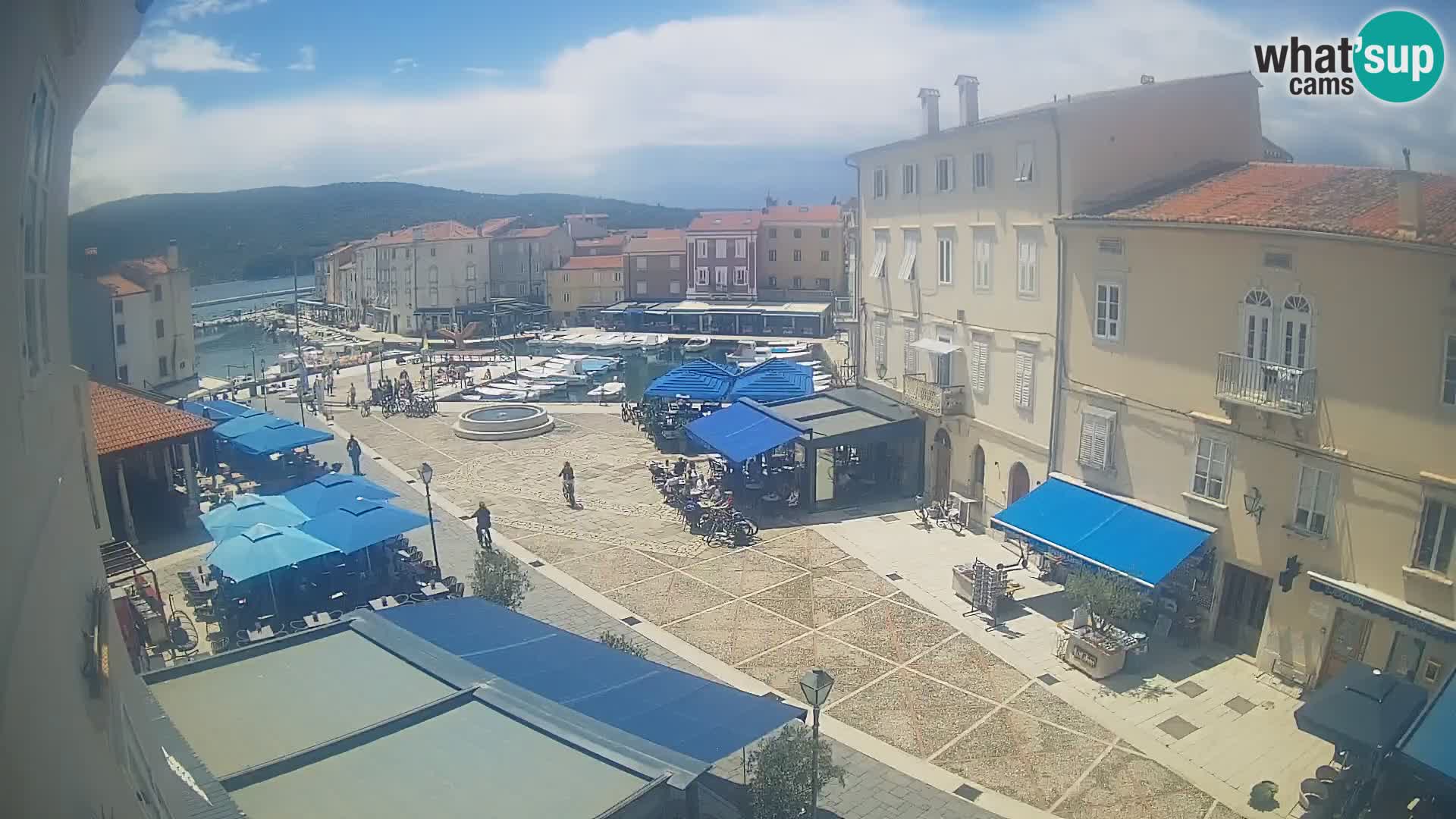 Kamera v ŽIVO Cres mesto – glavni trg in “mandrač” – otok Cres – Hrvaška