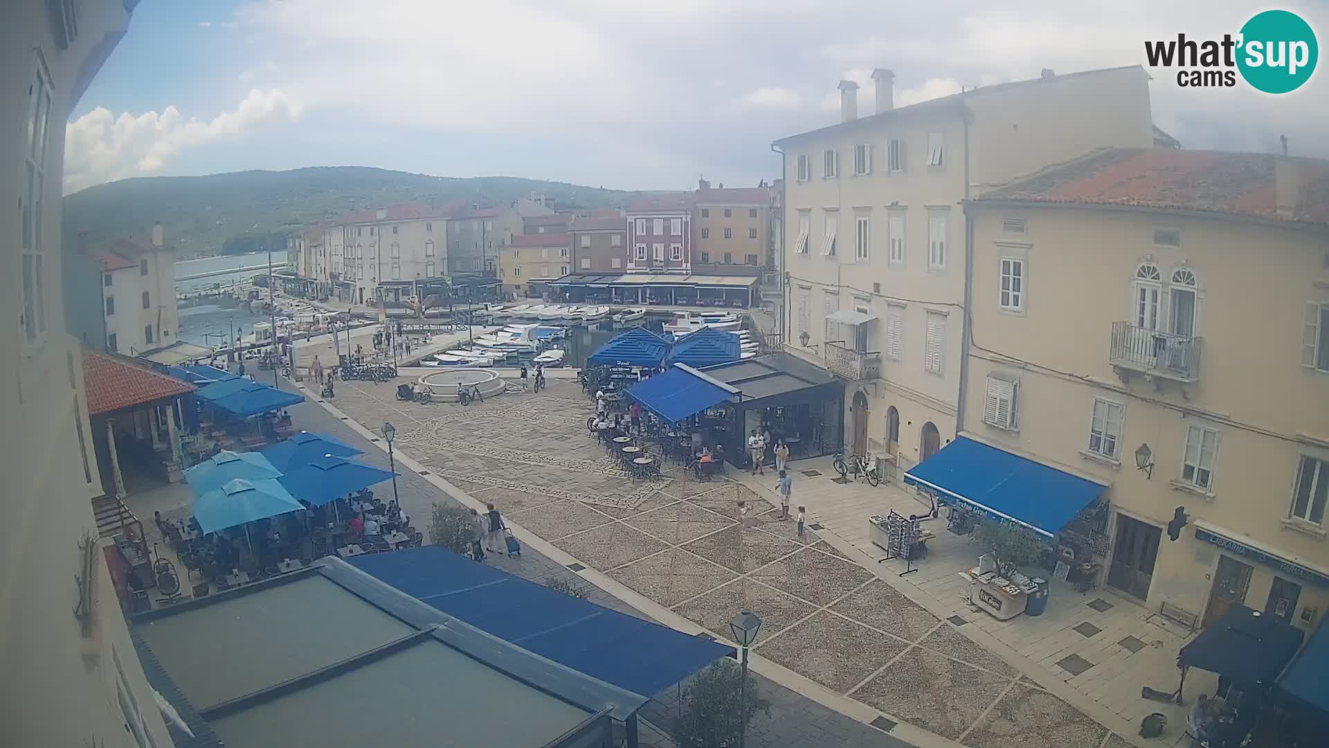 LIVE cam Cres city – place principale et “mandrač” – île de Cres – Croatie