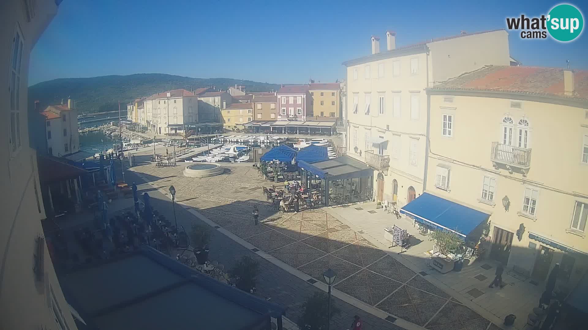 LIVE cam Cres Stadt – Hauptplatz und “mandrač” – Cres Insel – Kroatien
