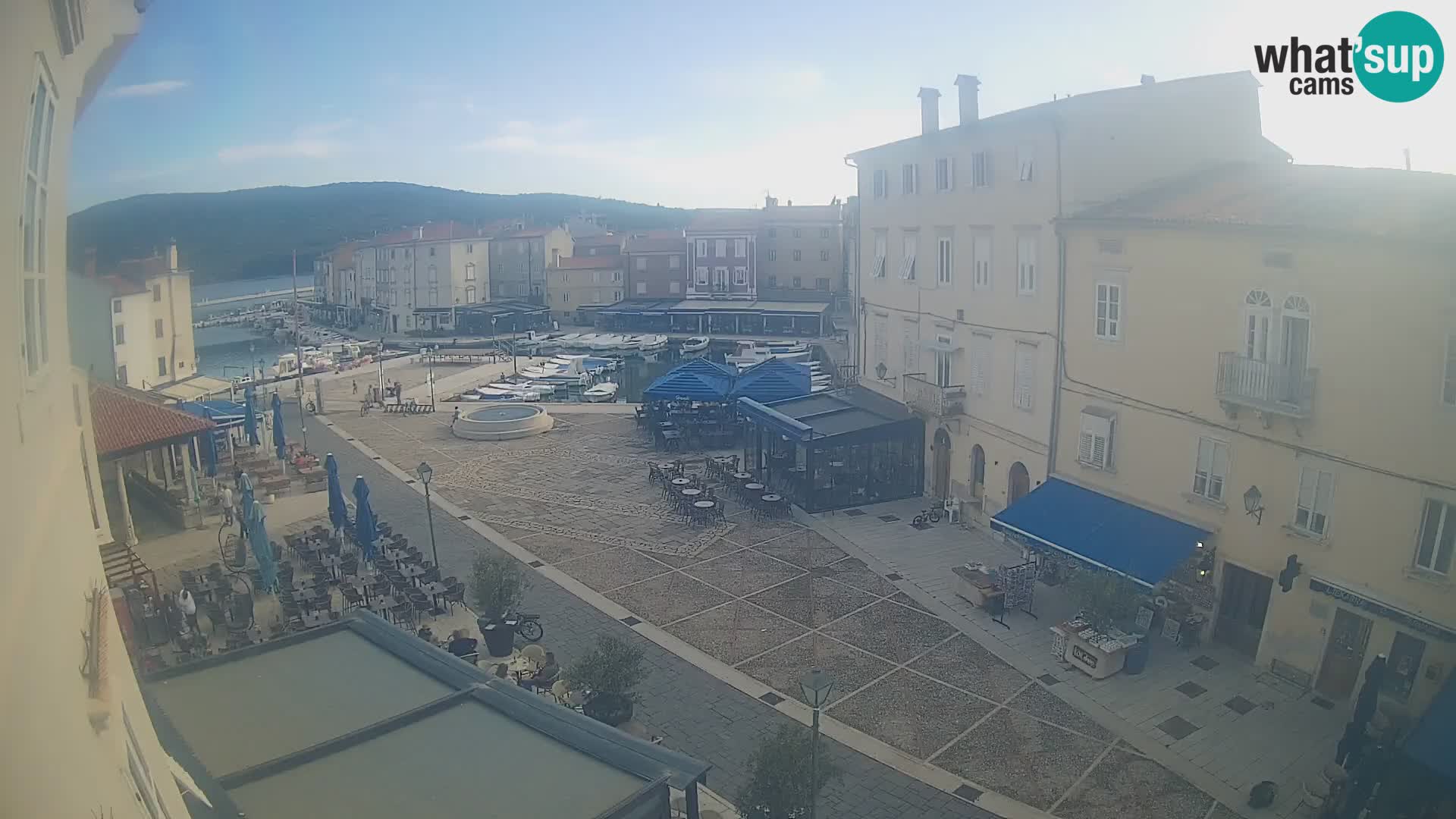 LIVE cam Cres city – place principale et “mandrač” – île de Cres – Croatie