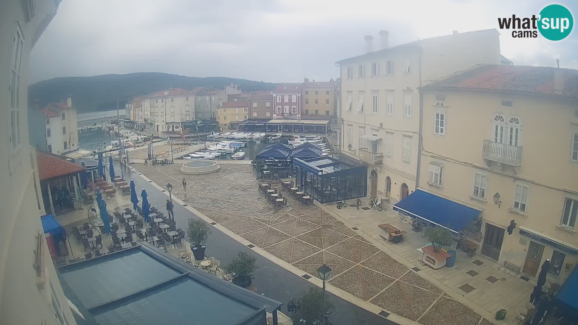 Kamera v ŽIVO Cres mesto – glavni trg in “mandrač” – otok Cres – Hrvaška