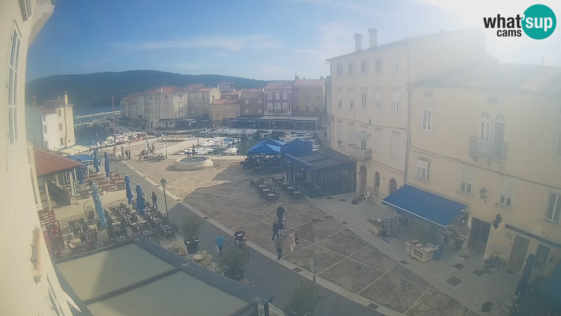 LIVE cam Cres Stadt – Hauptplatz und “mandrač” – Cres Insel – Kroatien