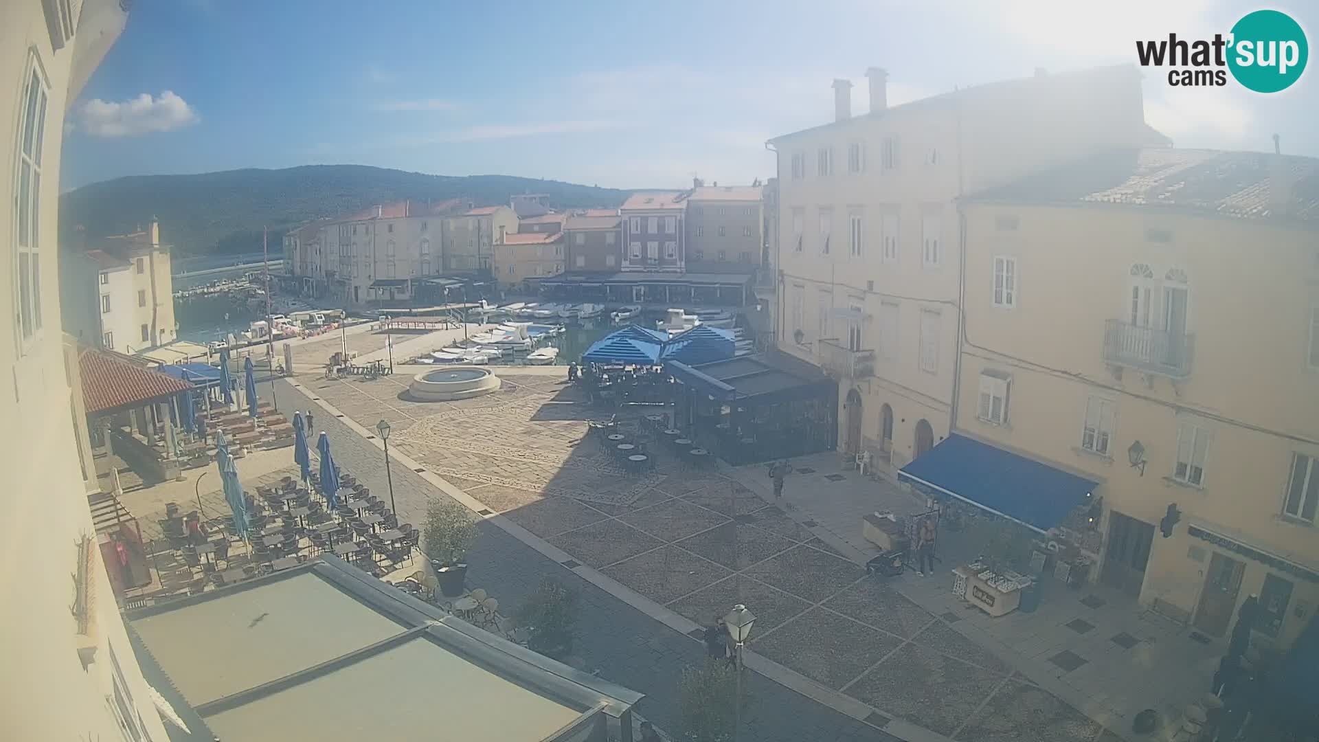 Cámara en vivo ciudad de Cres – plaza principal y “mandrač” – isla de Cres – Croacia