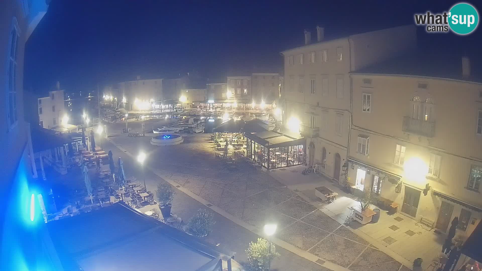 Cámara en vivo ciudad de Cres – plaza principal y “mandrač” – isla de Cres – Croacia