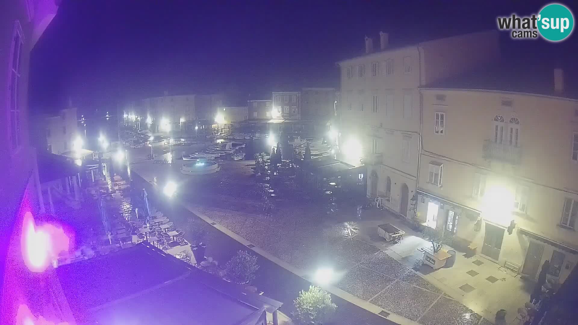 Cámara en vivo ciudad de Cres – plaza principal y “mandrač” – isla de Cres – Croacia