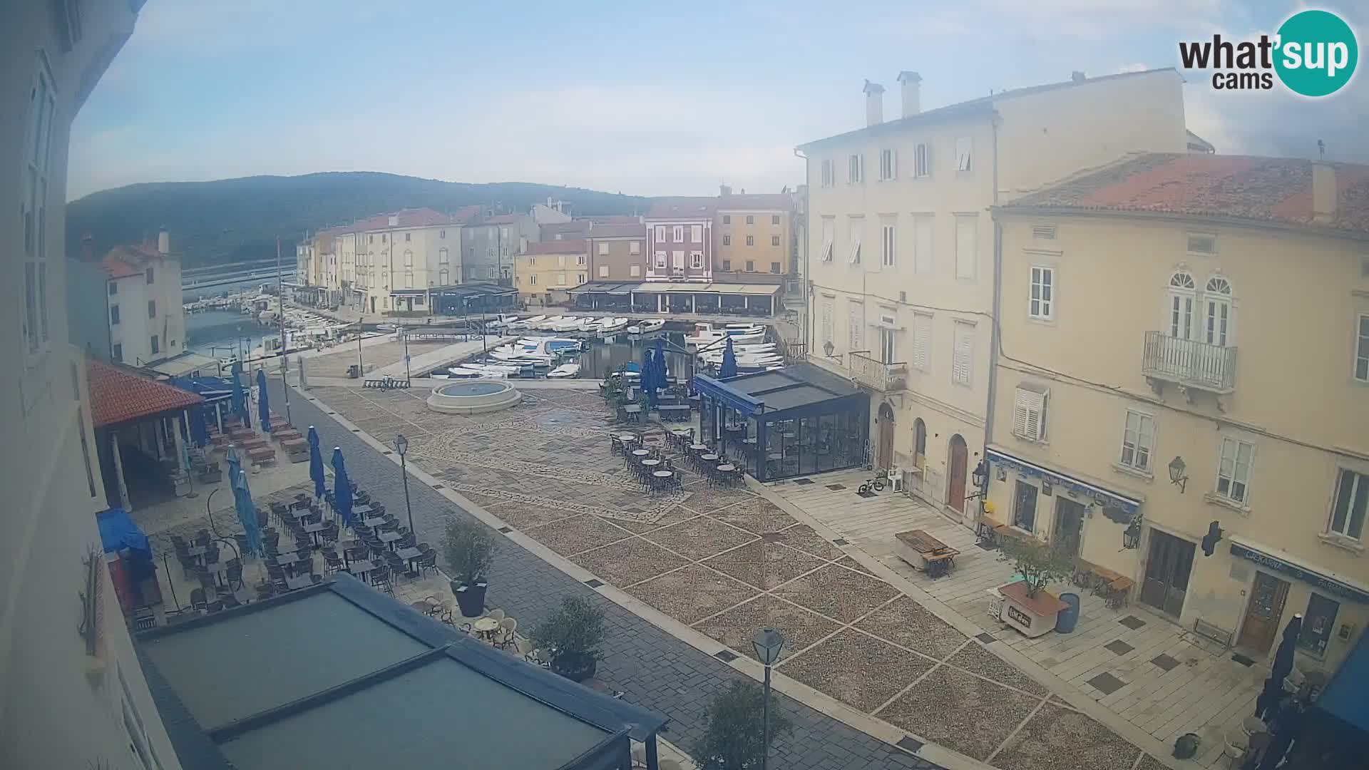 LIVE cam Cres city – place principale et “mandrač” – île de Cres – Croatie