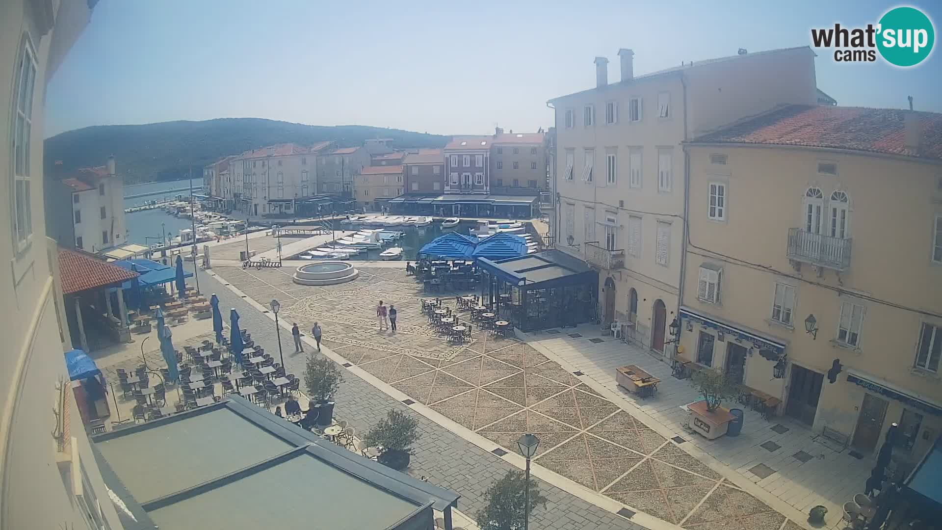 Kamera v ŽIVO Cres mesto – glavni trg in “mandrač” – otok Cres – Hrvaška