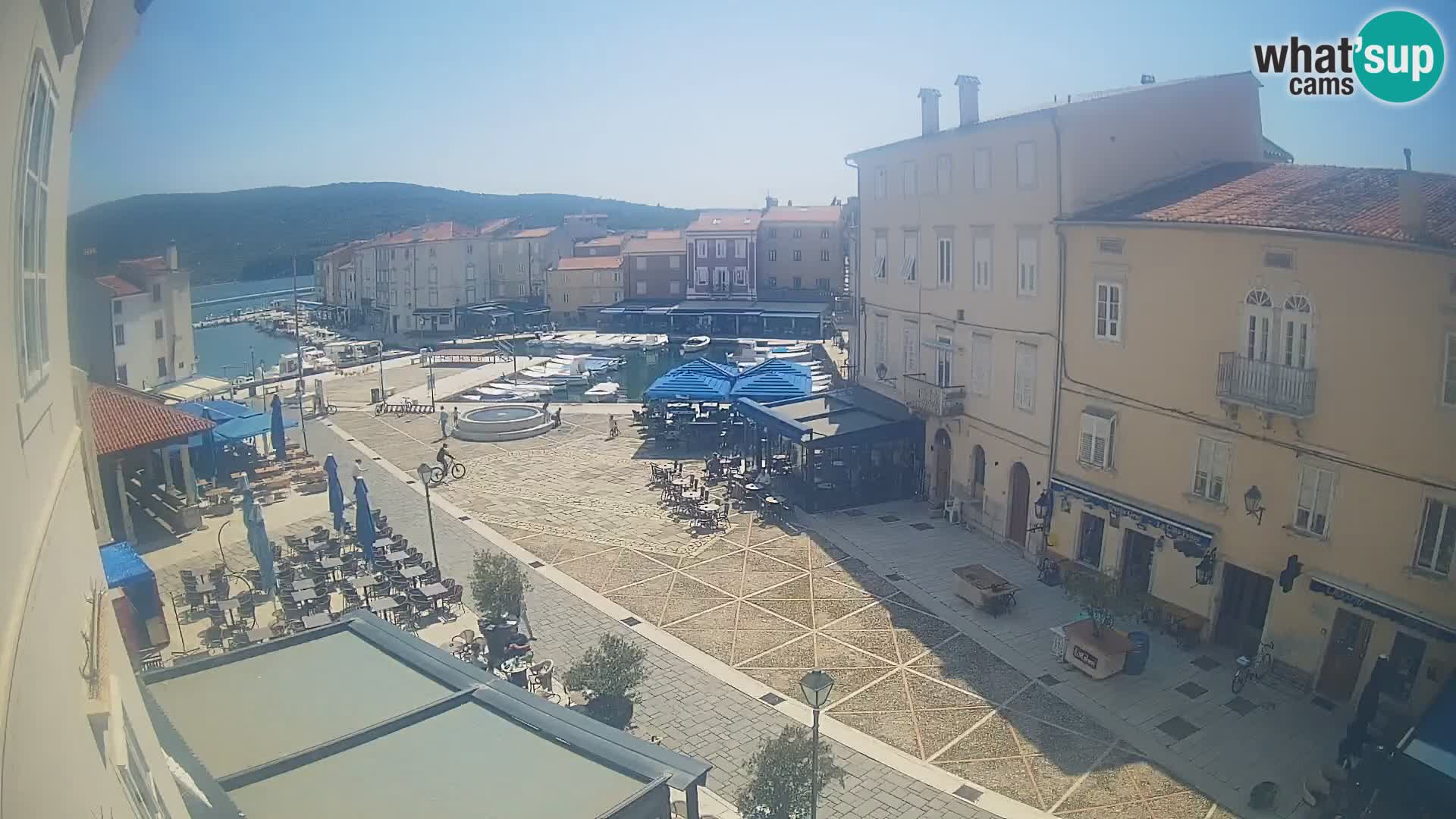 LIVE cam Cres città – piazza principale e “mandrač” – isola di Cherso – Croazia