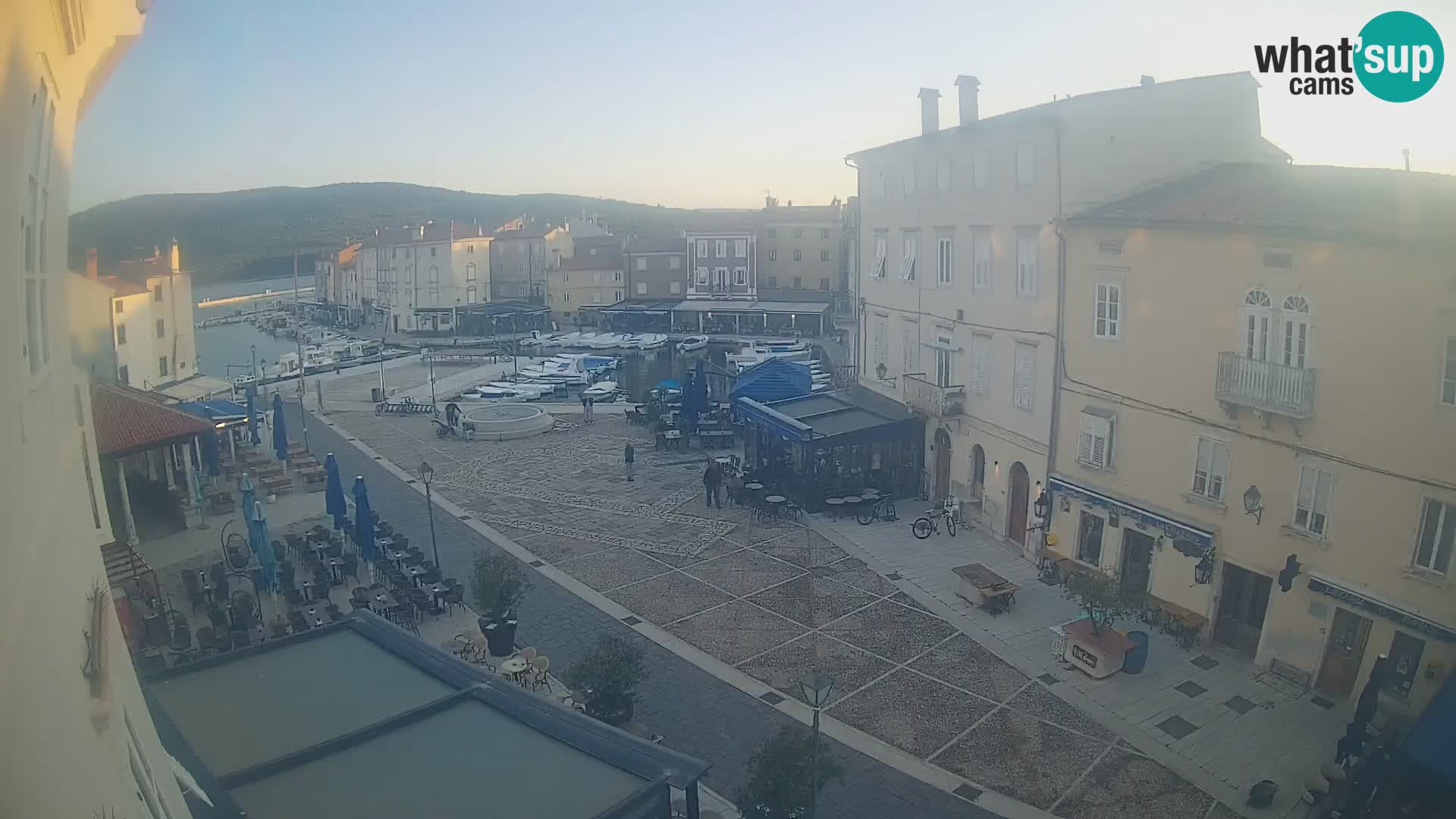 LIVE cam Cres city – place principale et “mandrač” – île de Cres – Croatie