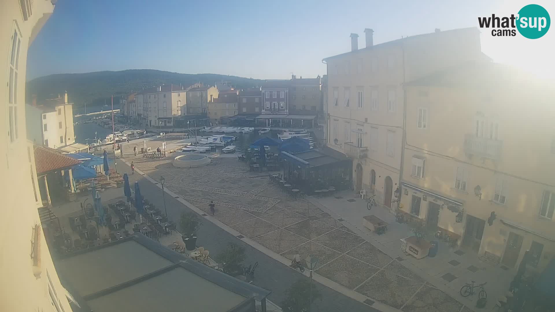Cámara en vivo ciudad de Cres – plaza principal y “mandrač” – isla de Cres – Croacia