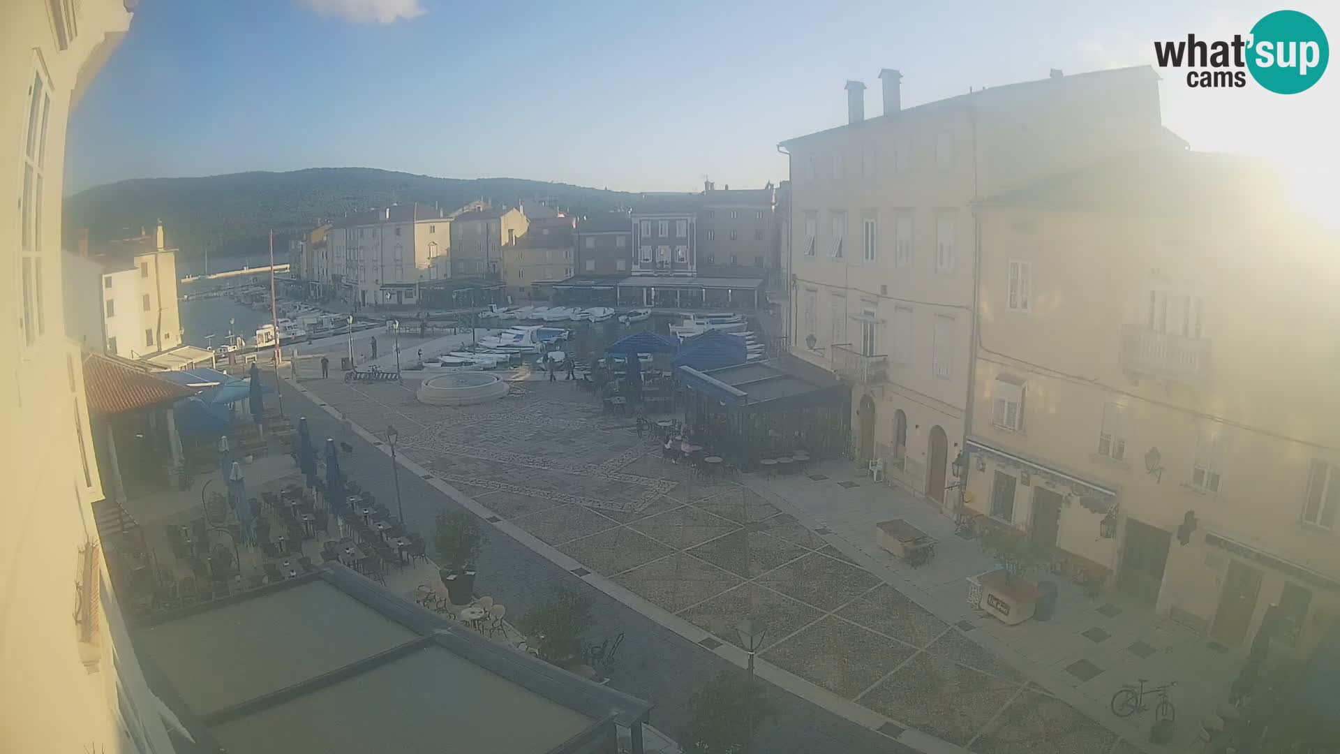 Cámara en vivo ciudad de Cres – plaza principal y “mandrač” – isla de Cres – Croacia