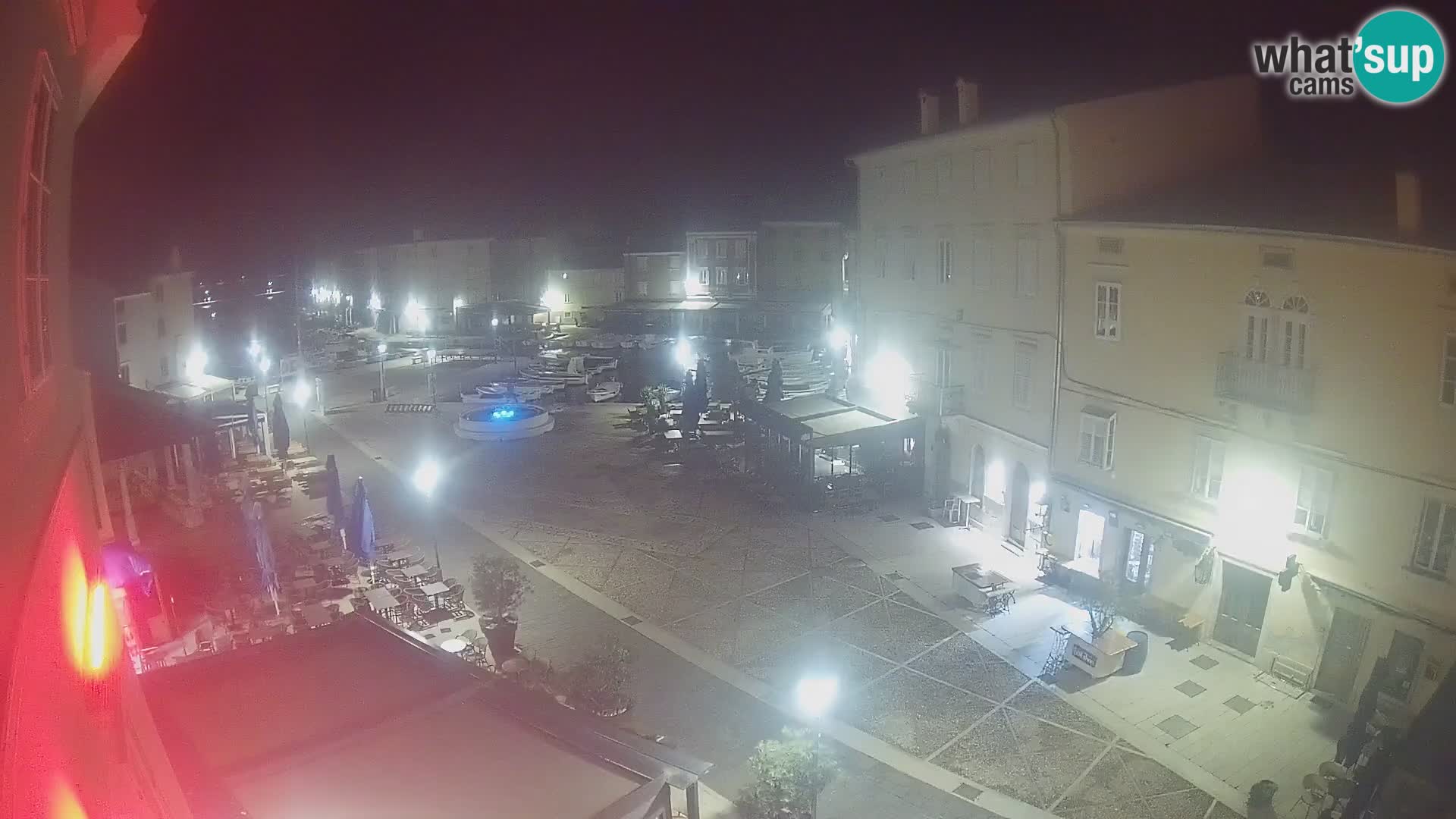 Web kamera Grad Cres – glavni trg i “mandrač” – otok Cres