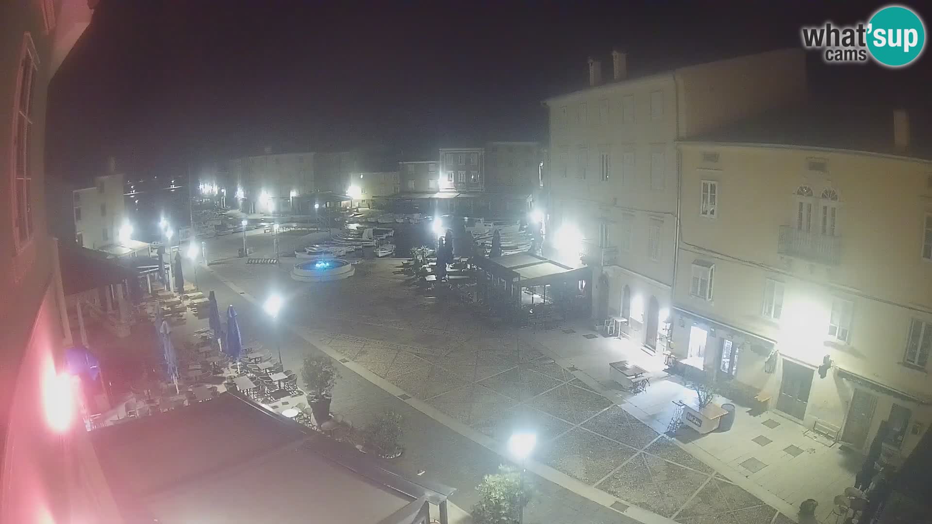 Cámara en vivo ciudad de Cres – plaza principal y “mandrač” – isla de Cres – Croacia