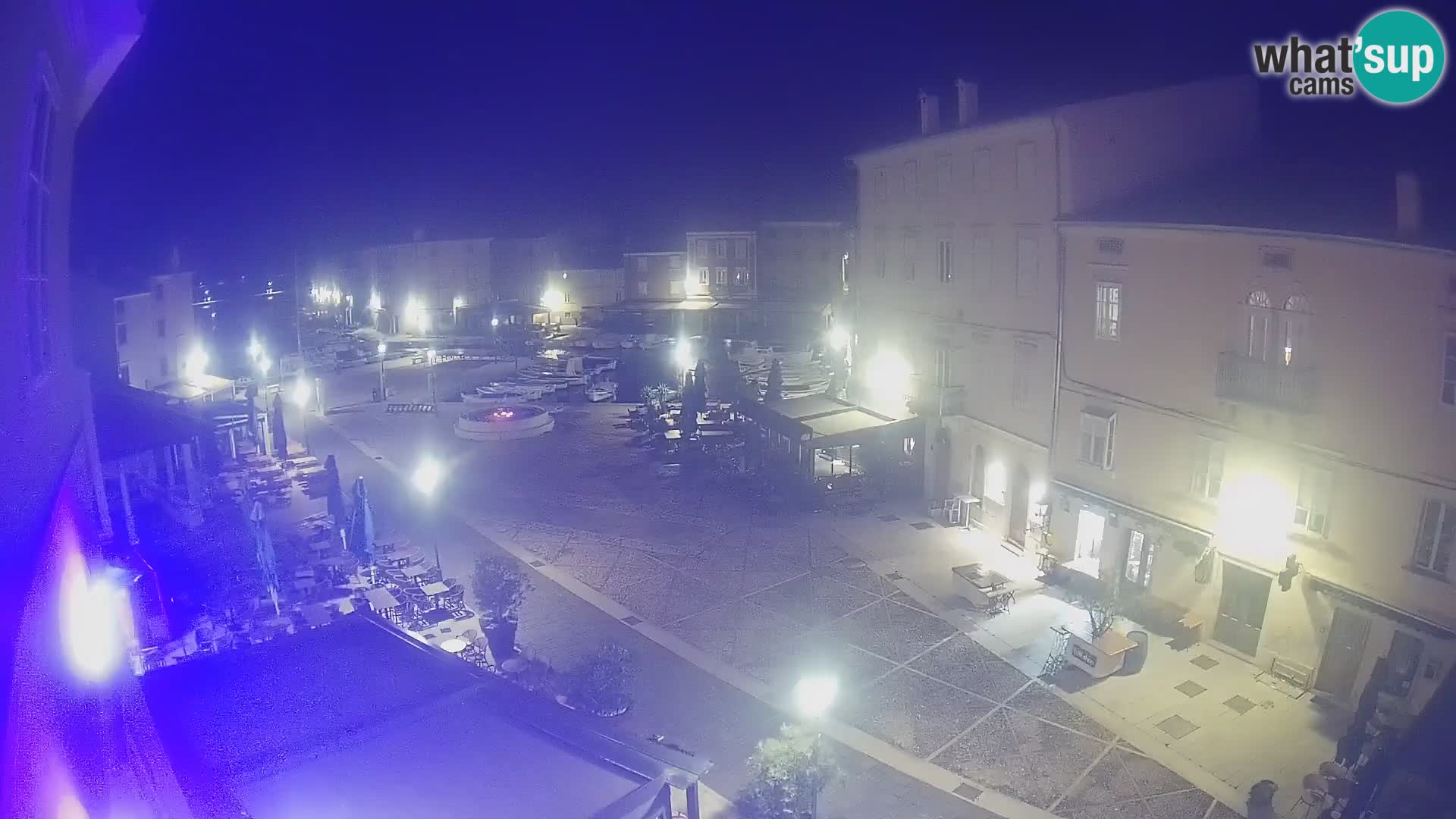 Web kamera Grad Cres – glavni trg i “mandrač” – otok Cres