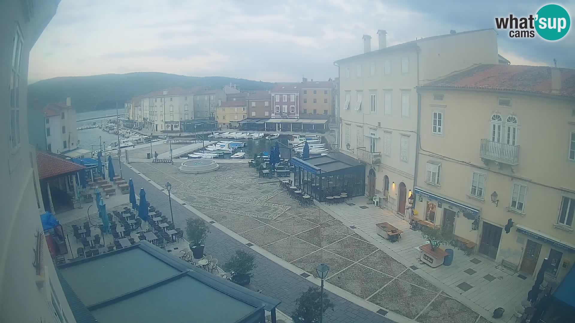 LIVE cam Cres city – main square and “mandrač” – Cres island – Croatia