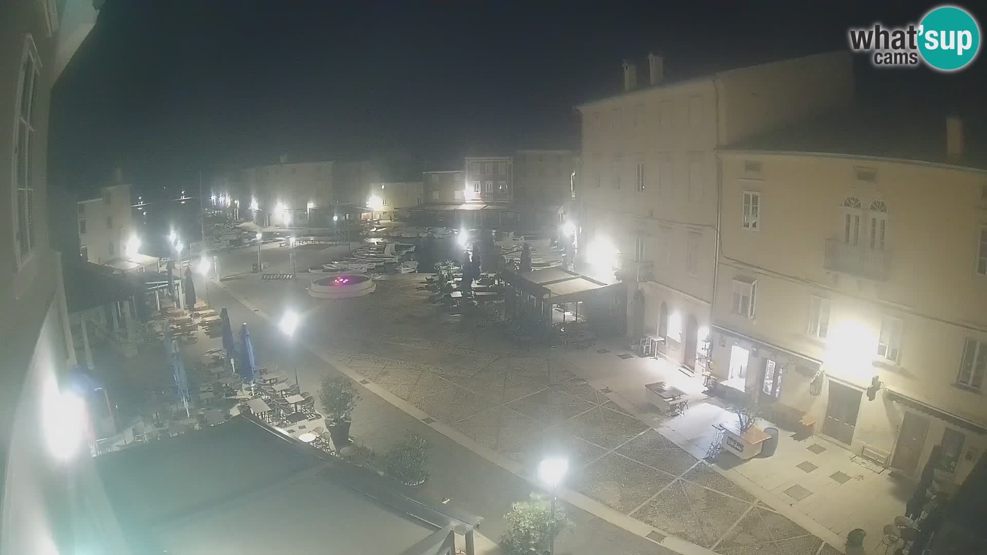 Kamera v ŽIVO Cres mesto – glavni trg in “mandrač” – otok Cres – Hrvaška